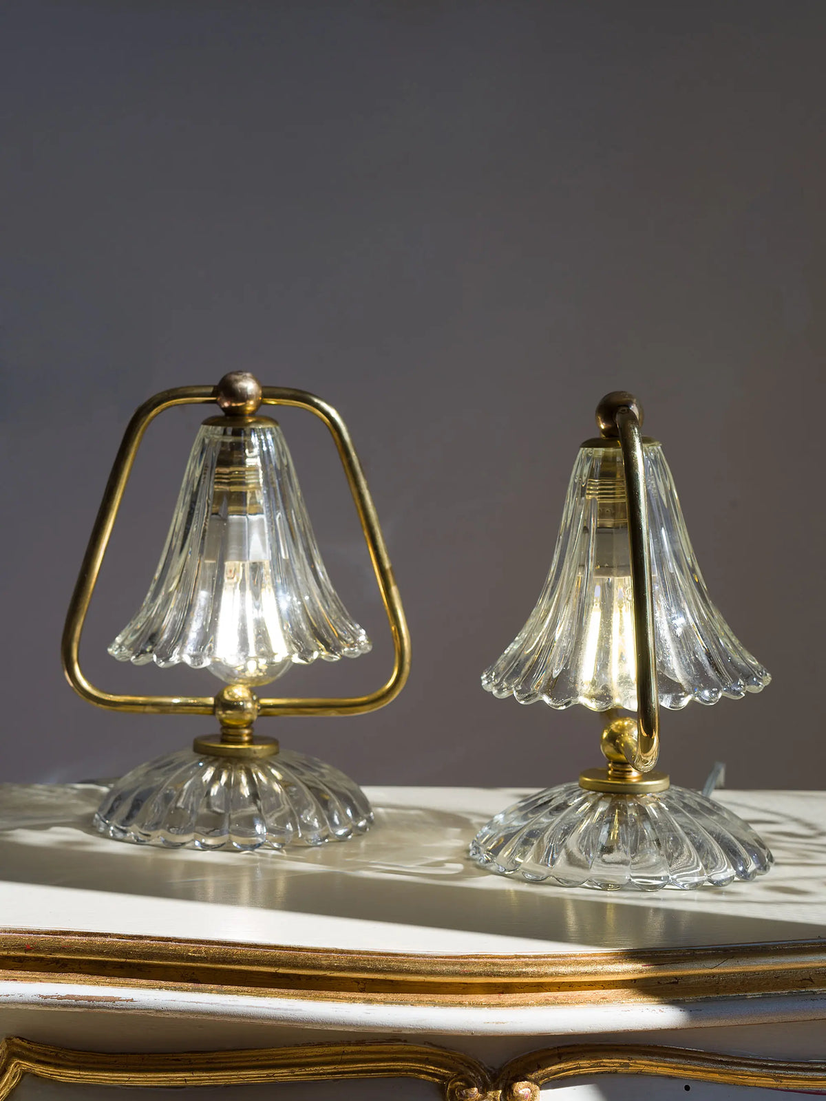 Elegante coppia di abat-jour mid century in vetro soffiato di Murano | Lo Stile Italiano