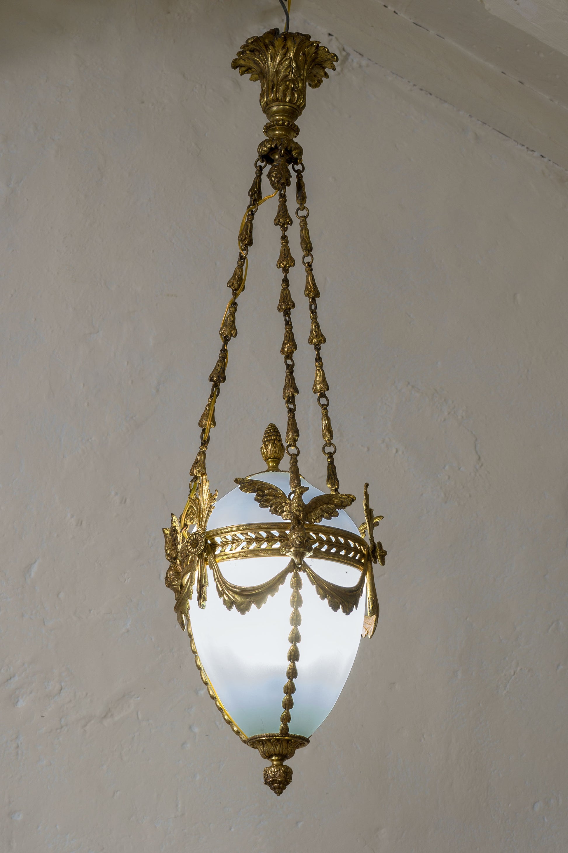 Lanterna antica in vetro opalino azzurrato. | Lo Stile Italiano