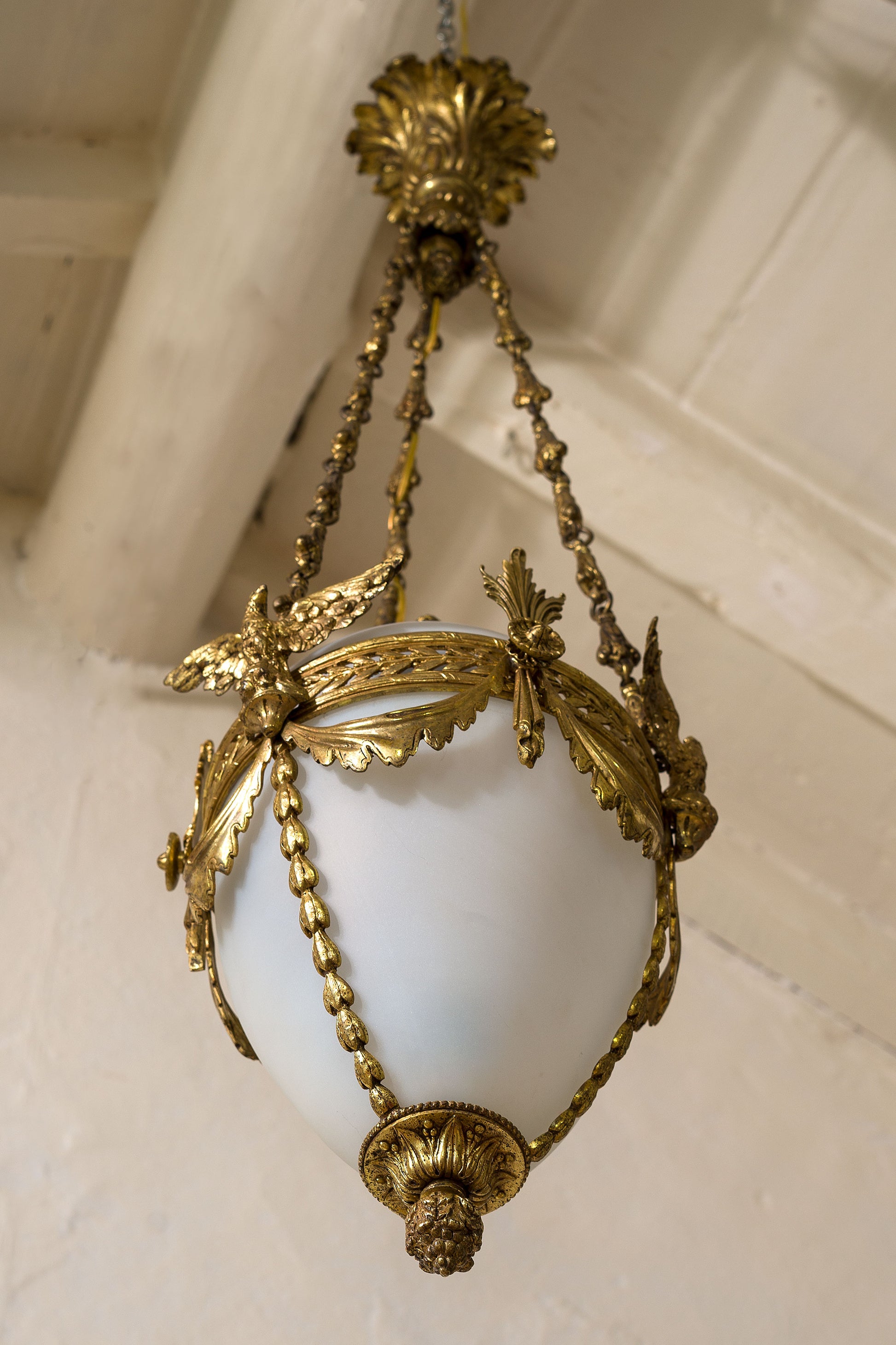 Lampadario elegante con festoni in bronzo. | Lo Stile Italiano