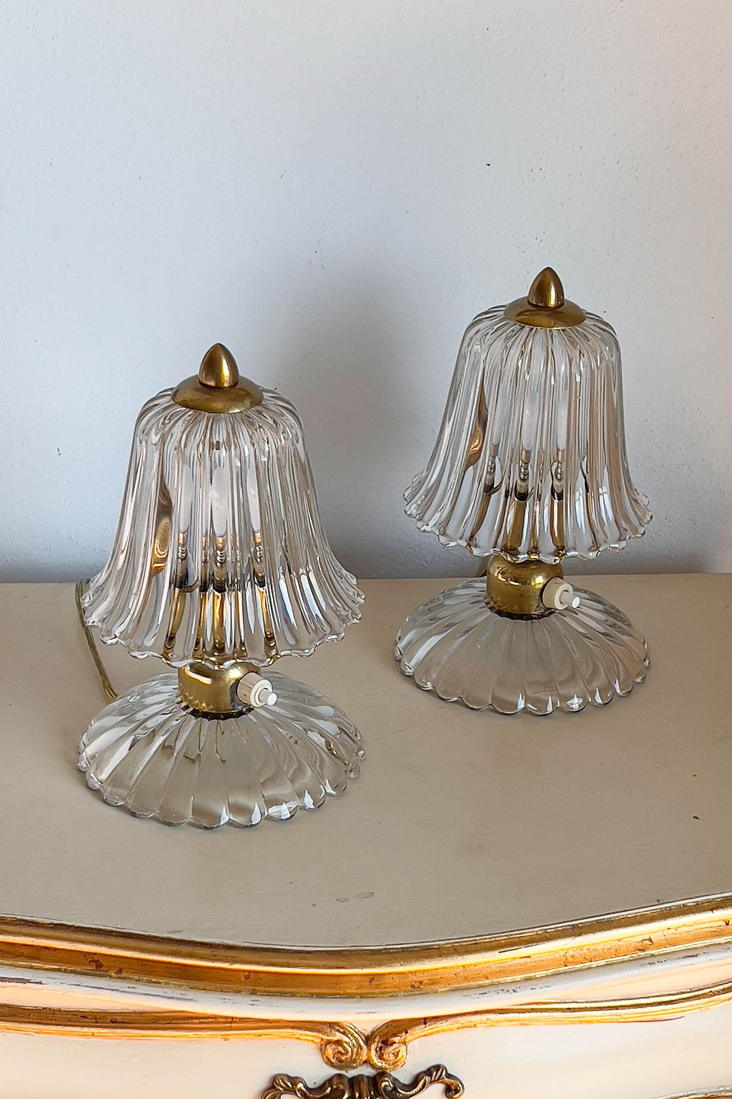 Coppia lampade comodino vetro Murano anni '40. Fascino senza tempo, eleganza italiana. | Lo Stile Italiano