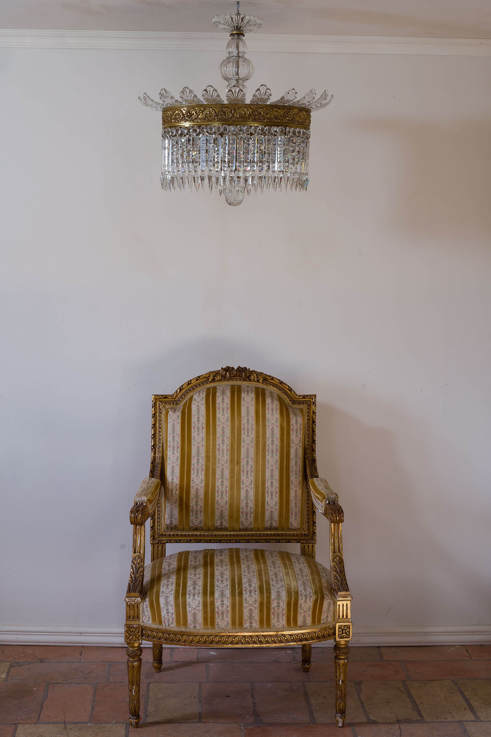 Elegante Plafoniera adatta a impreziosire gli ingressi degli Hotel.| Lo Stile Italiano