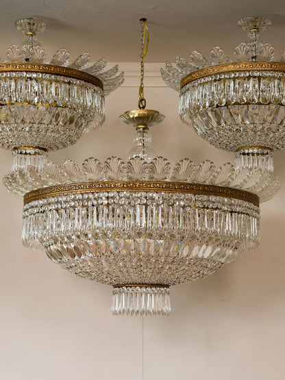 Lampadario d’epoca stile neoclassico a forma circolare con foglie di vetro, 9 luci. | Lo Stile Italiano