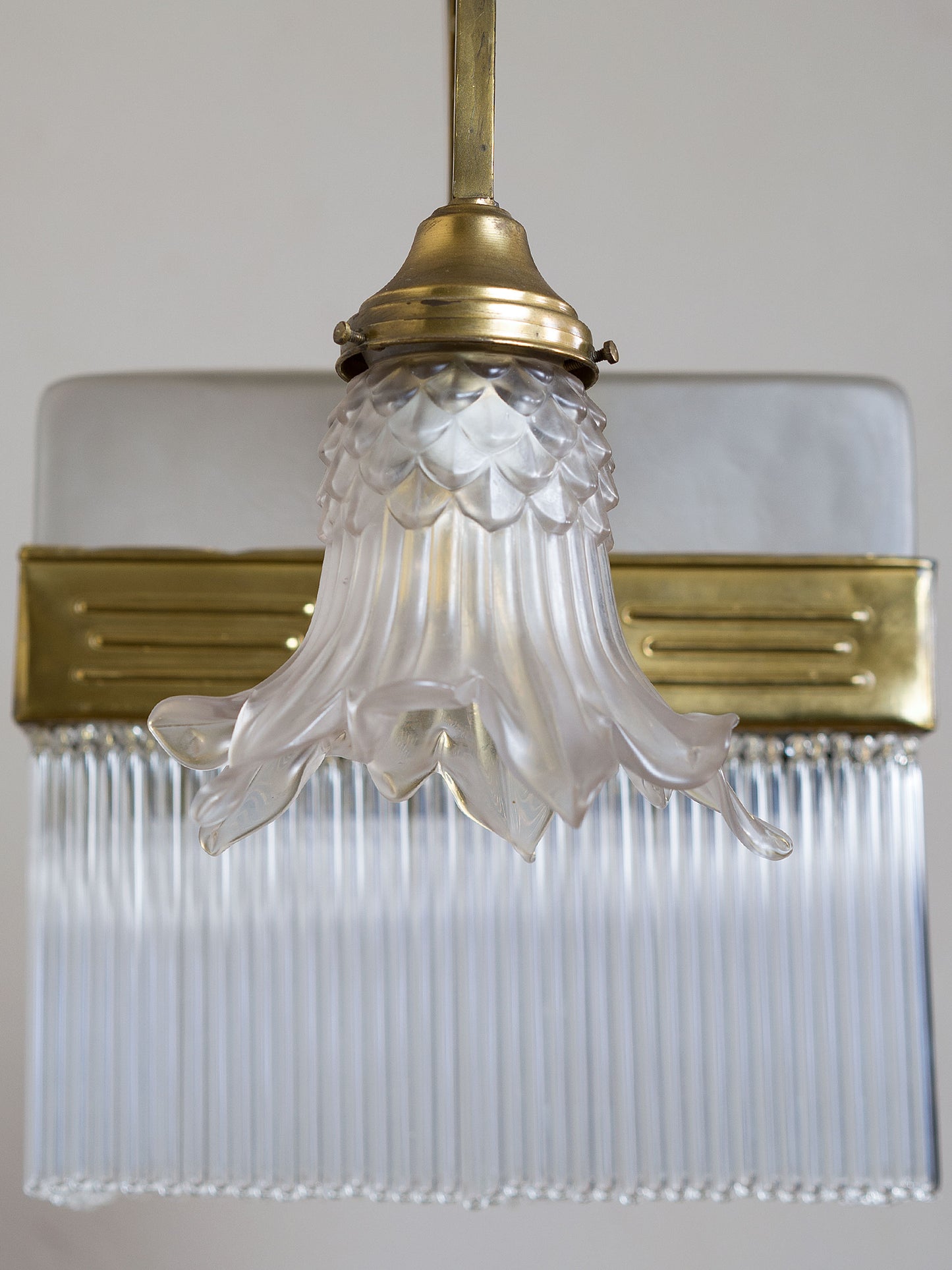 Paralume antico in vetro di Murano satinato a forma di giglio con lavorazione artigianale - Lo Stile Italiano