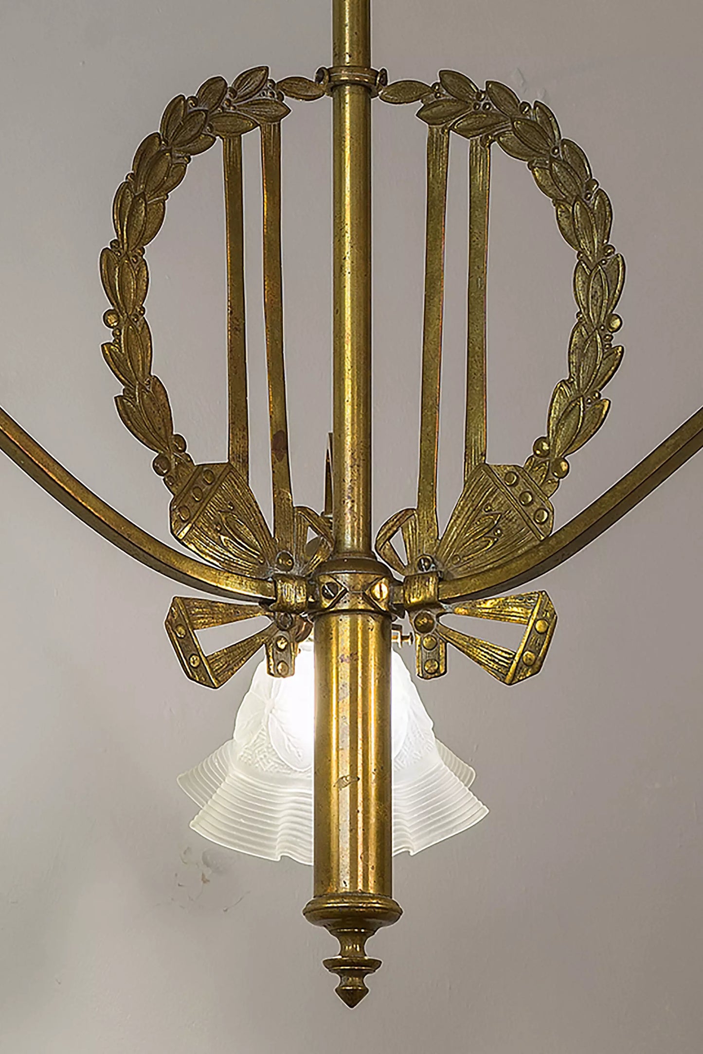 Elegante lampadario da ufficio dei primi anni del 900 con 3 luci.| Lo Stile Italiano