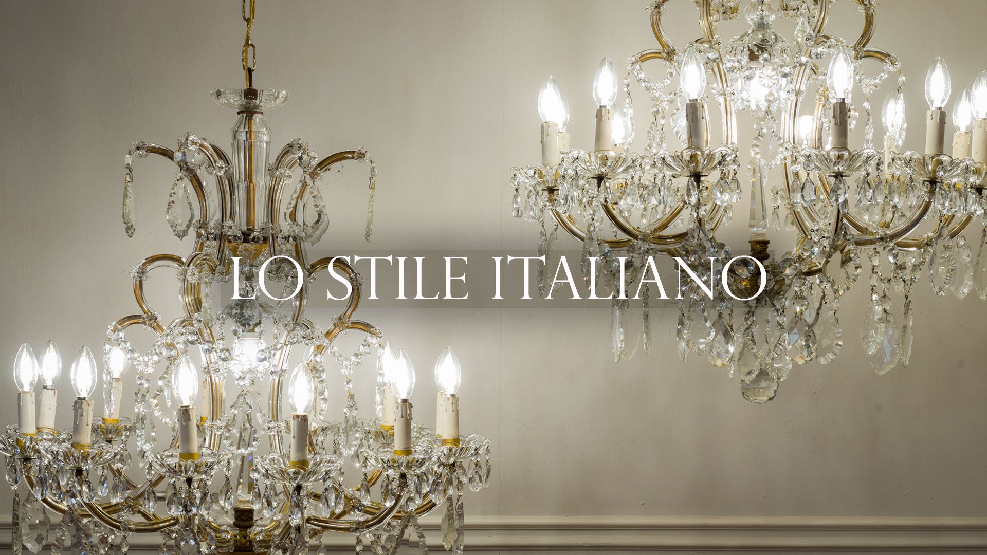 Elegante coppia di lampadari antichi di cristallo in stile Maria Teresa.| Lo Sile Italiano