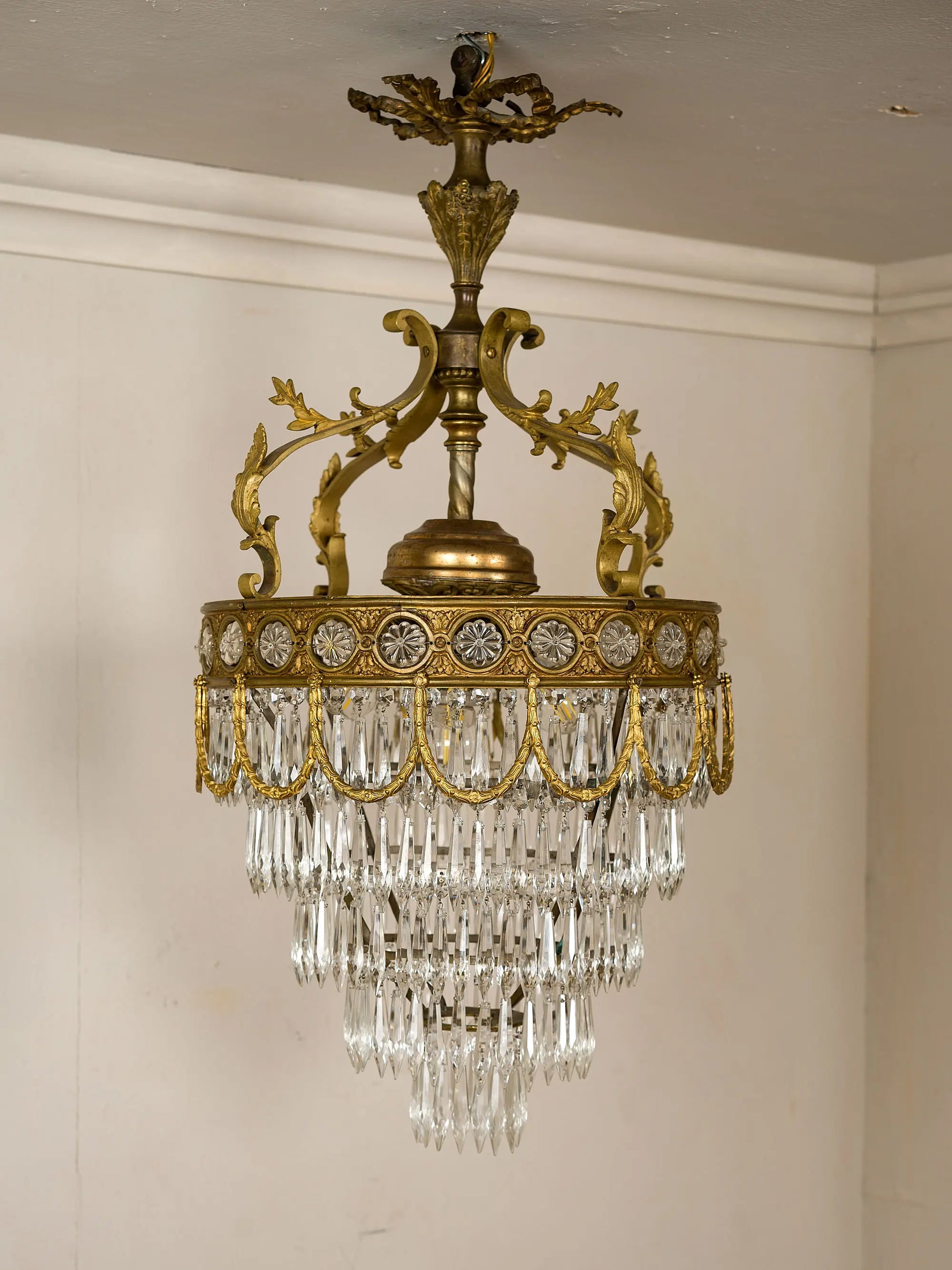 Lampadario francese Impero di cristallo dei primi decenni del Novecento | Lo Stile Italiano