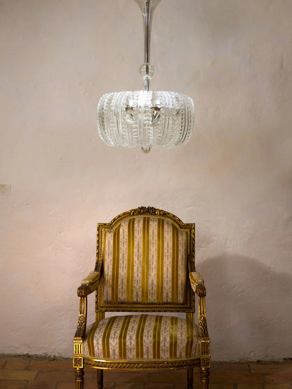 Lampadario Deco con poltrona Luigi XVI | Lo Stile Italiano
