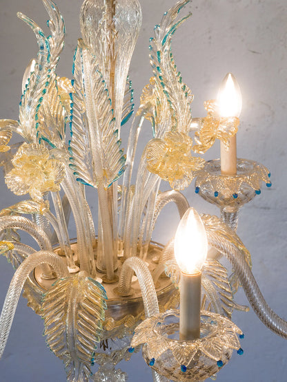 Lampadario vintage di Murano in vetro trasparente con decori oro e azzurro. | Lo Stile Italiano