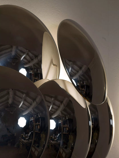 Sculture luminose Reggiani in metallo cromato. Icone del modernariato italiano anni '70. | Lo Stile Italiano