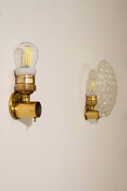 Lampade da parete Art Déco in ottone dorato e paralume in vetro di Murano. | Lo Stile Italiano