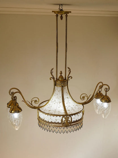 Lampadario Liberty con paralume in tulle. |Lo Stile Italiano