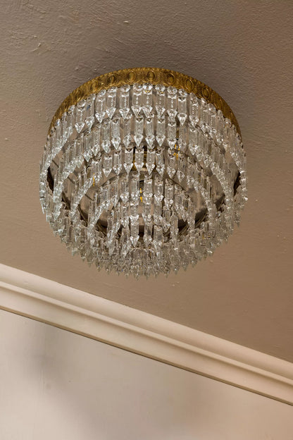 Lampadario in stile barocco con pendenti geometrici in vetro. | Lo Stile Italiano