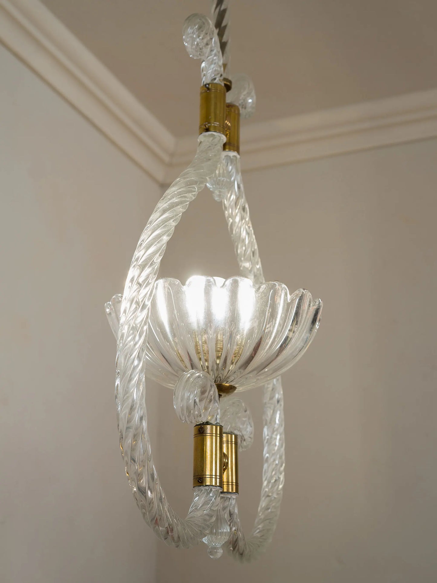 Lampadario vintage anni Trenta in vetro di Murano. Vintage 1930s Murano chandelier. Lustre vintage années trente. Vintage-Kronleuchter-1930er. Lámpara vintage años treinta. | Lo Stile Italiano