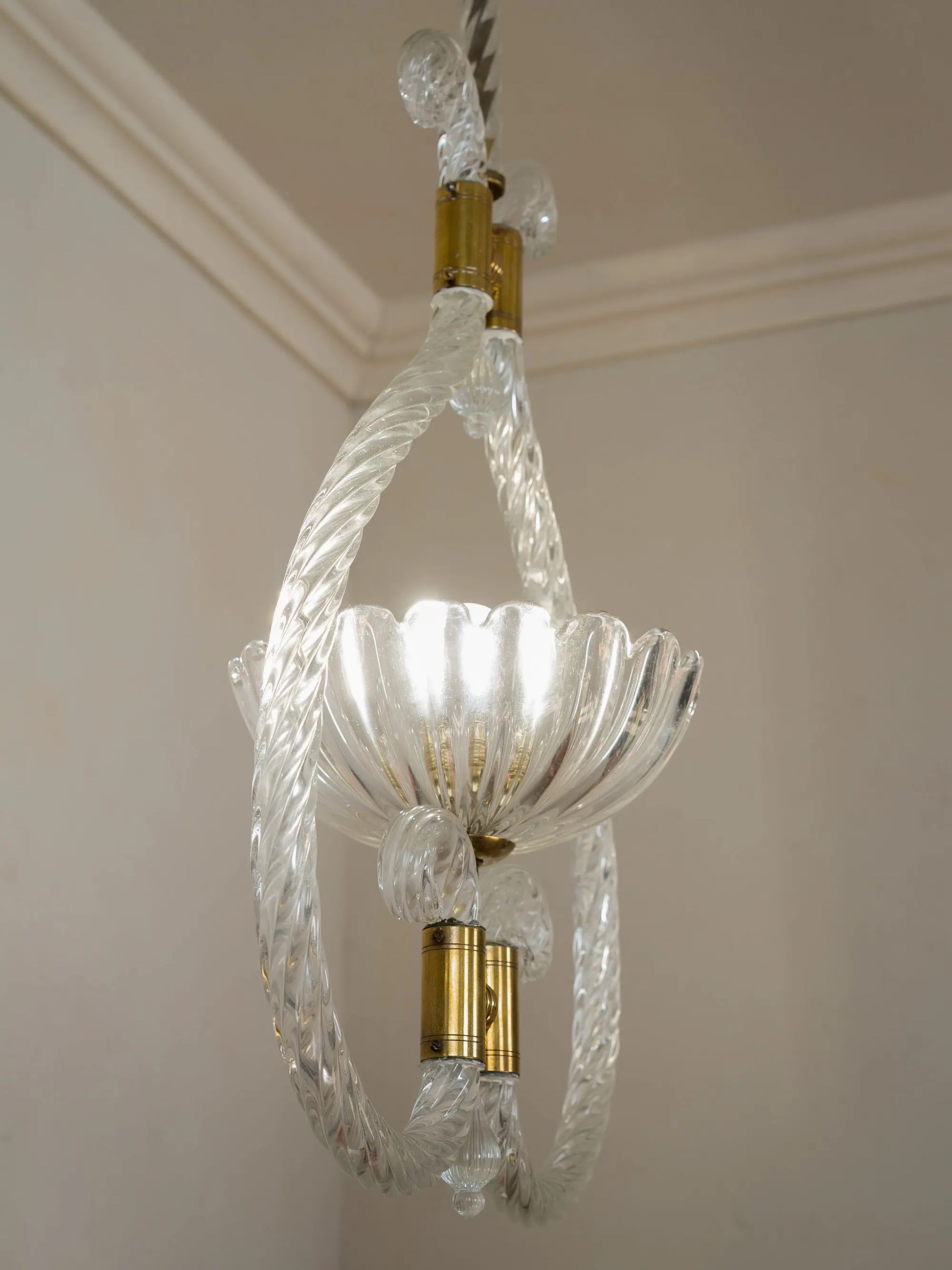 Lampadario vintage anni Trenta in vetro di Murano. Vintage 1930s Murano chandelier. Lustre vintage années trente. Vintage-Kronleuchter-1930er. Lámpara vintage años treinta. | Lo Stile Italiano