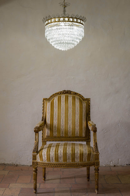 Lampadario Stile impero di cristallo, 5 luci, con poltrona Luigi XVI. | Lo Stile Italiano