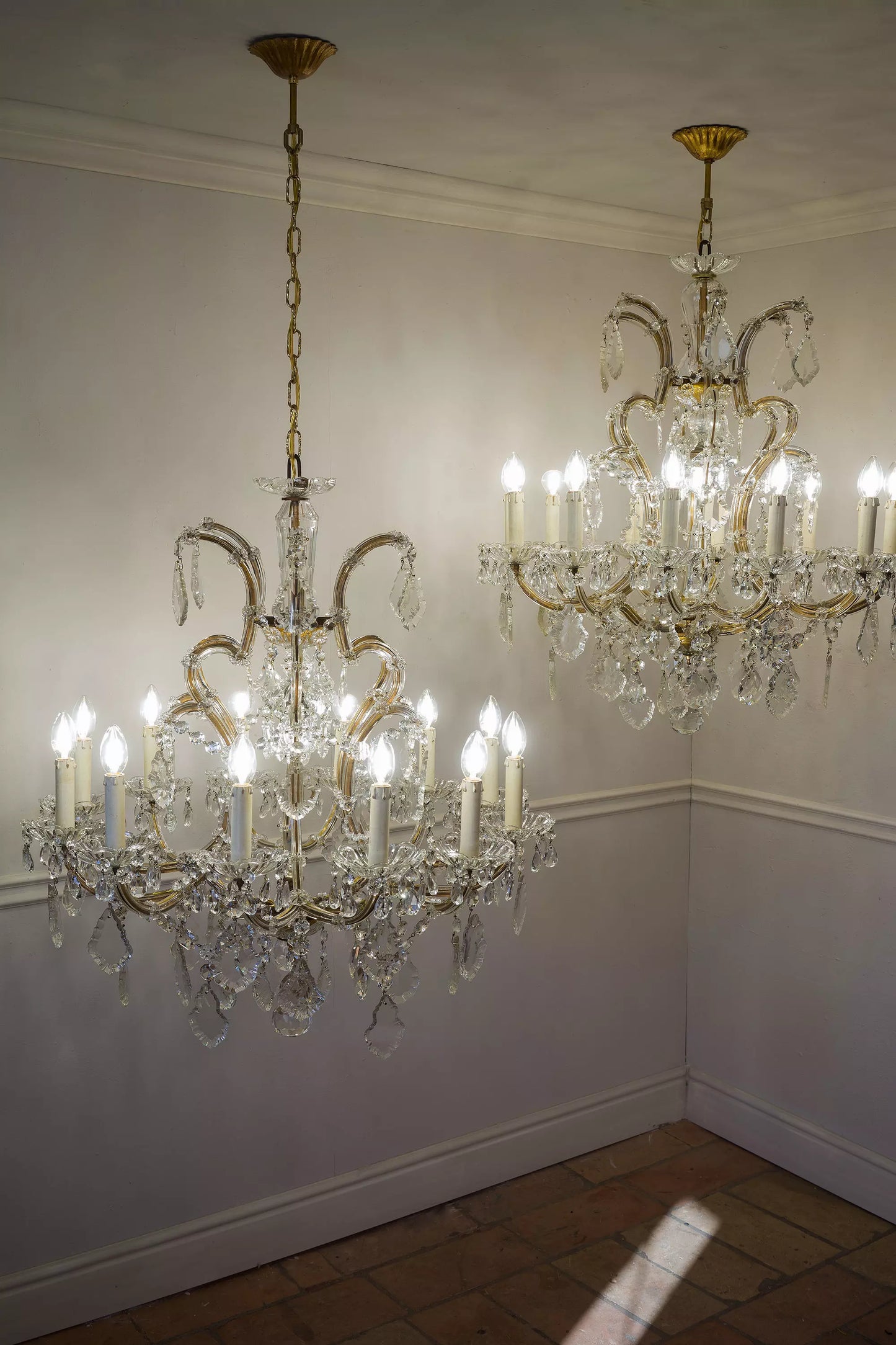 Coppia di lampadari antichi a forma di gabbia, in cristallo, stile Maria Teresa - 13 luci.| Lo Stile Italiano