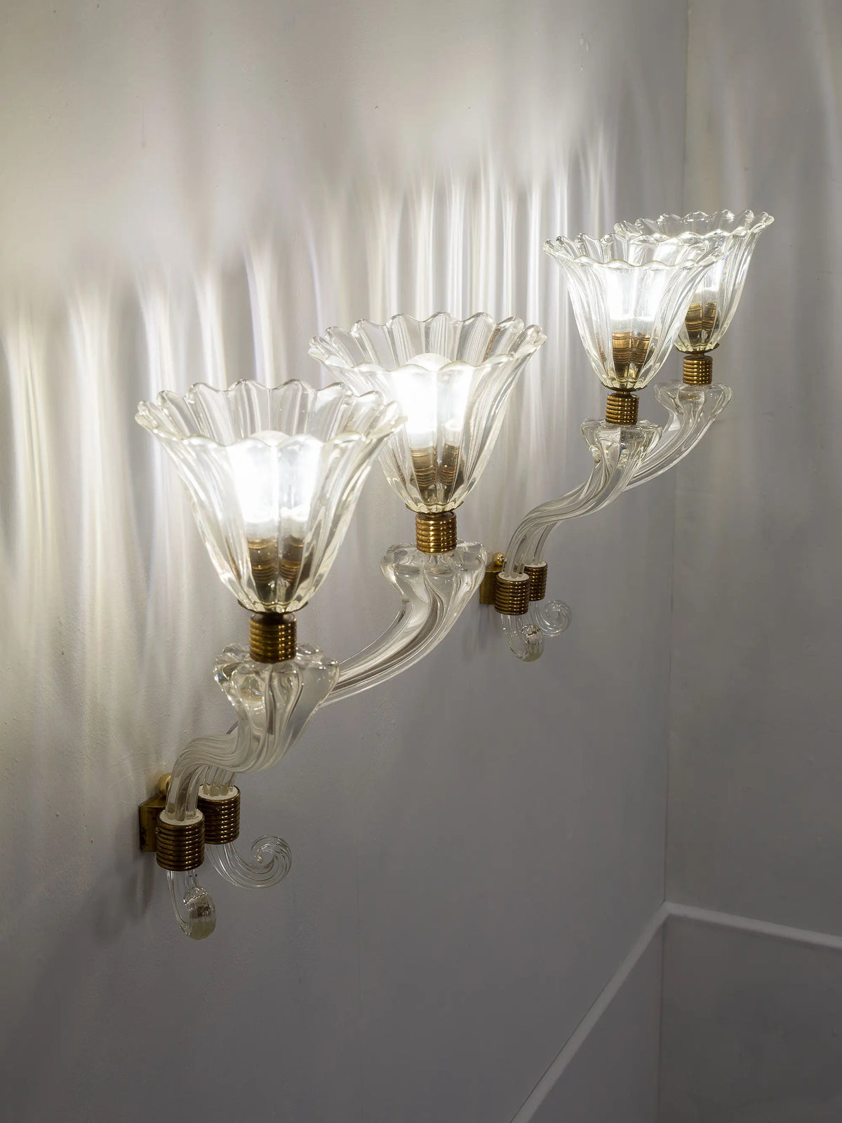 Pair of two-light Art Deco wall sconces in clear Murano glass | Lo Stile Italiano