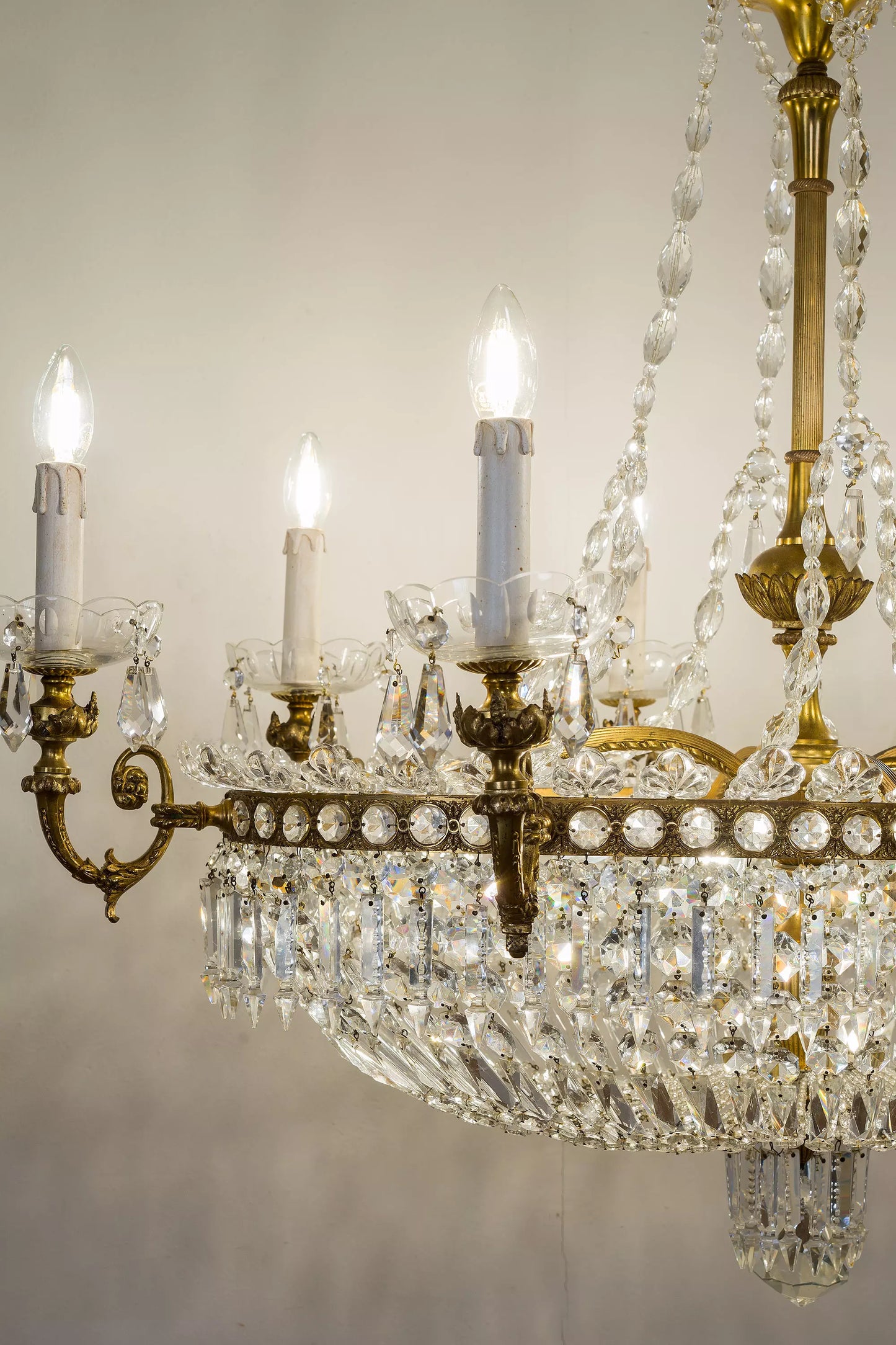 Antico lampadario di cristallo per Hotel di lusso.| Lo Stile Italiano