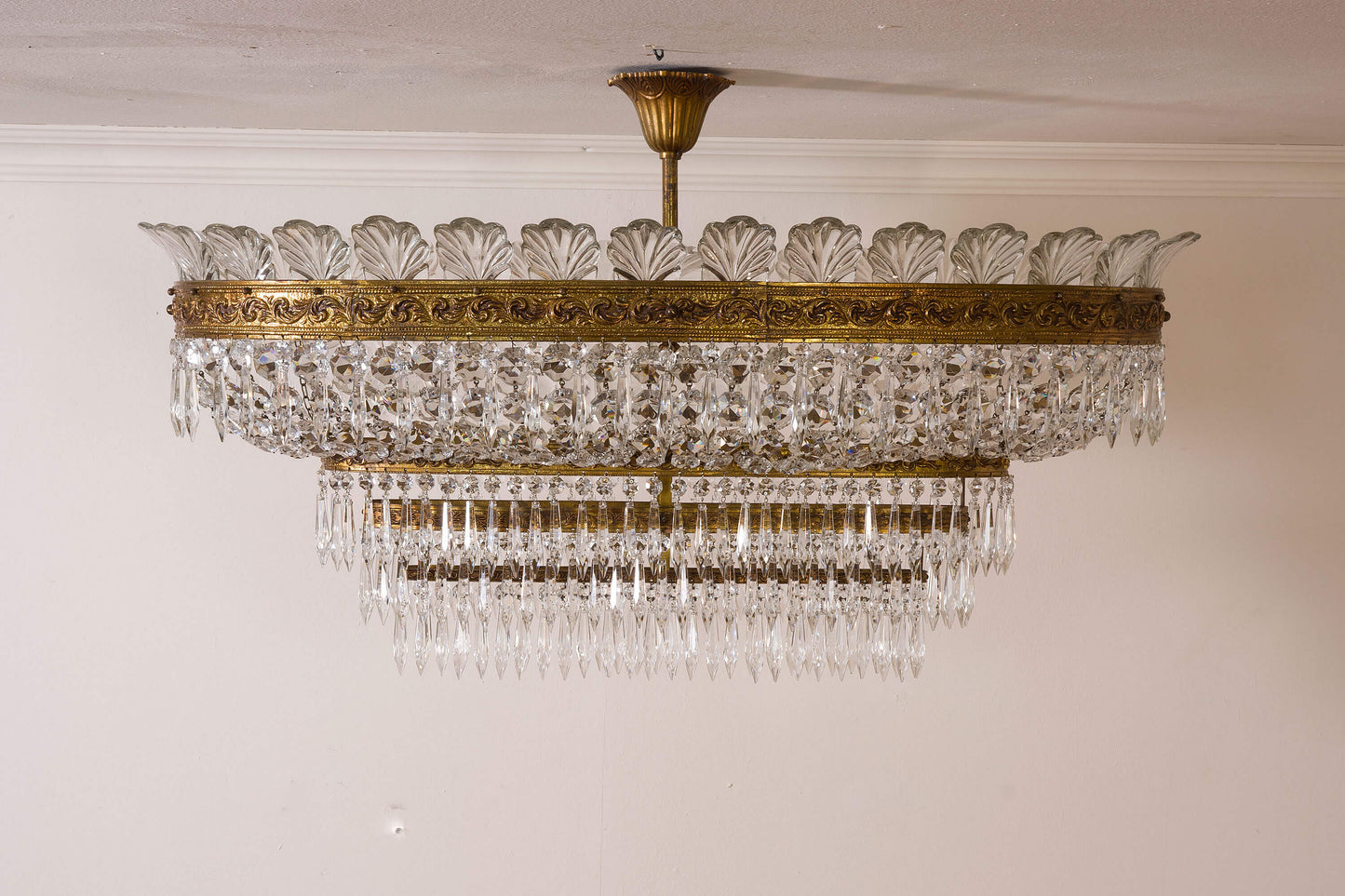 Grande plafoniera Vintage in Cristallo con 8 Luci. | Lo Stile Italiano