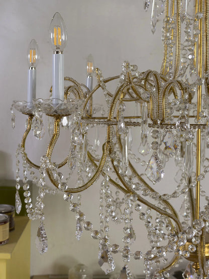 detail of the chandelier arms embellished with rows of chains | Lo Stile Italiano