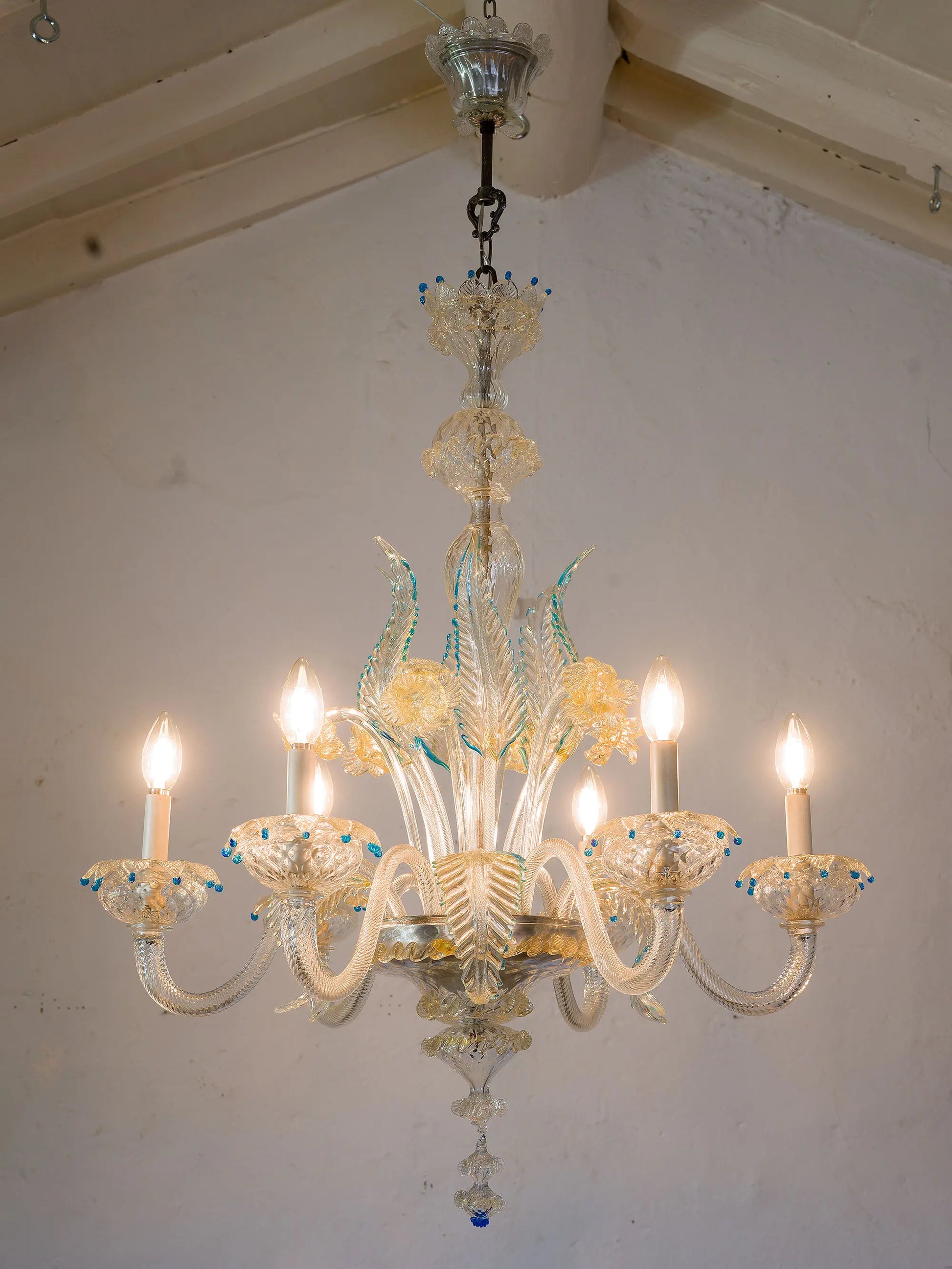 Lampadario anni ’40 di Murano con eleganti motivi floreali in vetro soffiato | Lo Stile Italiano