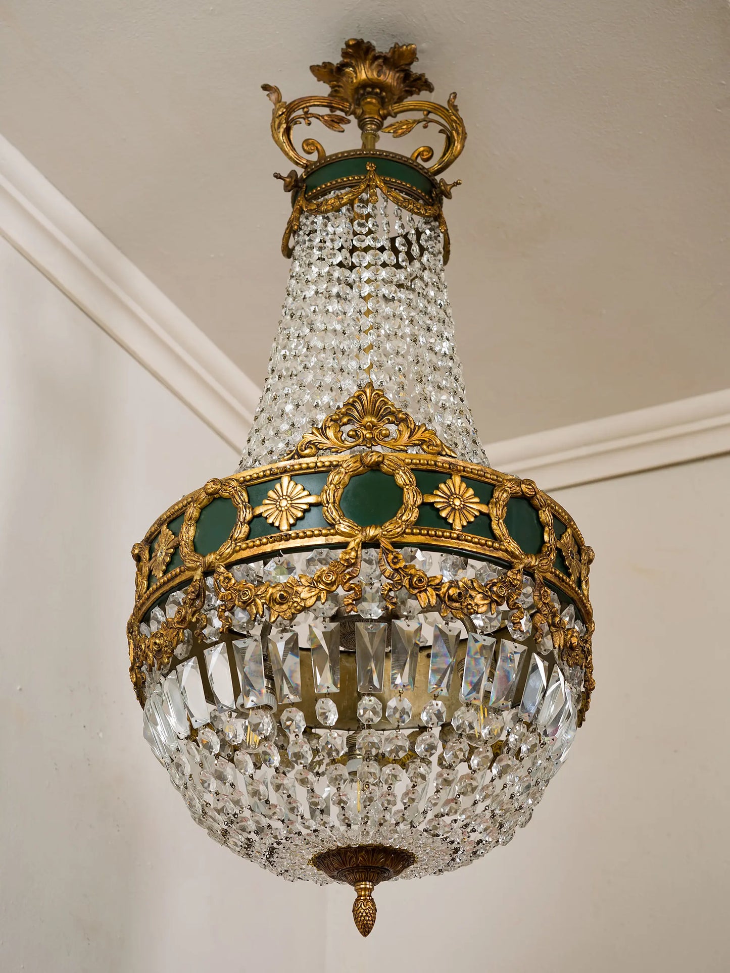 Grande lampadario  con gocce di cristallo molato | Lo Stile Italiano