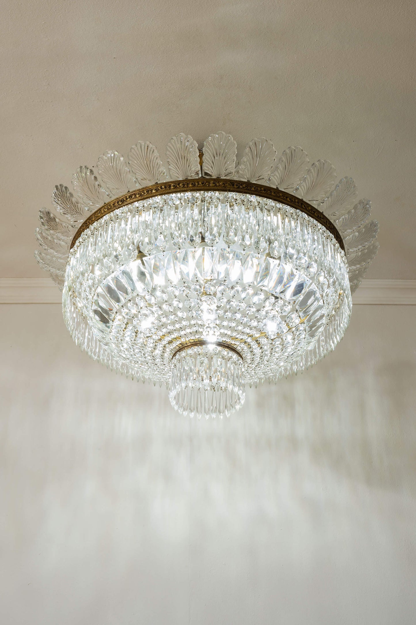 Lampadario anrico Stile Impero con cristalli pendenti con 7 luci E27. | Lo Stile Italiano