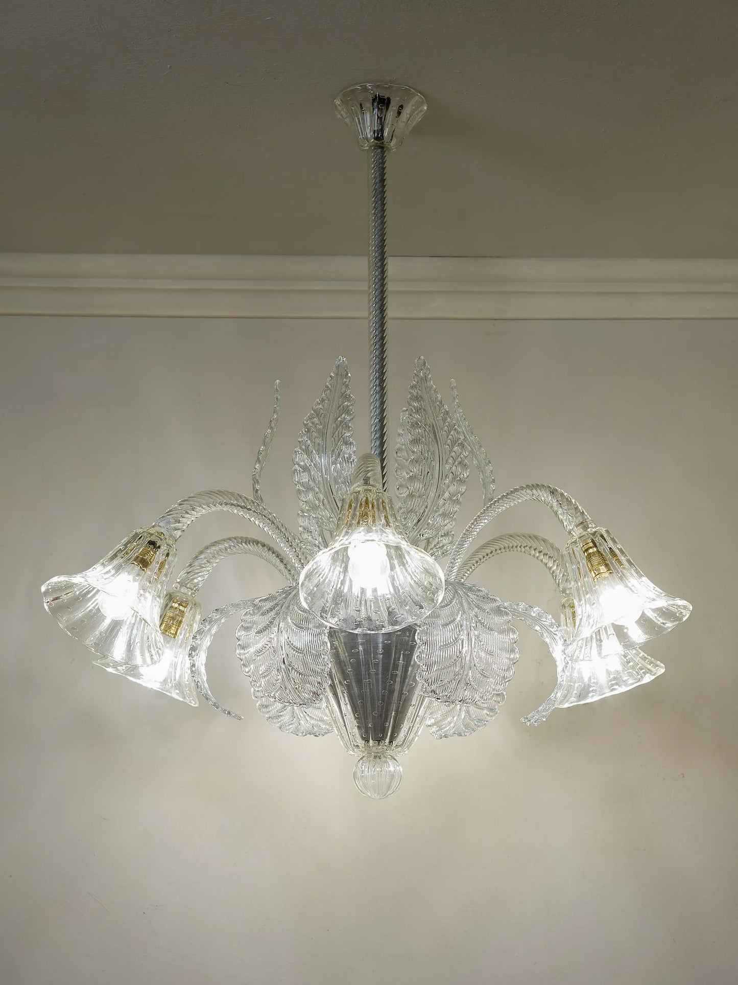 Lampadario decorativo in vetro di Murano con sei coppe e dodici foglie | Lo Stile Italiano