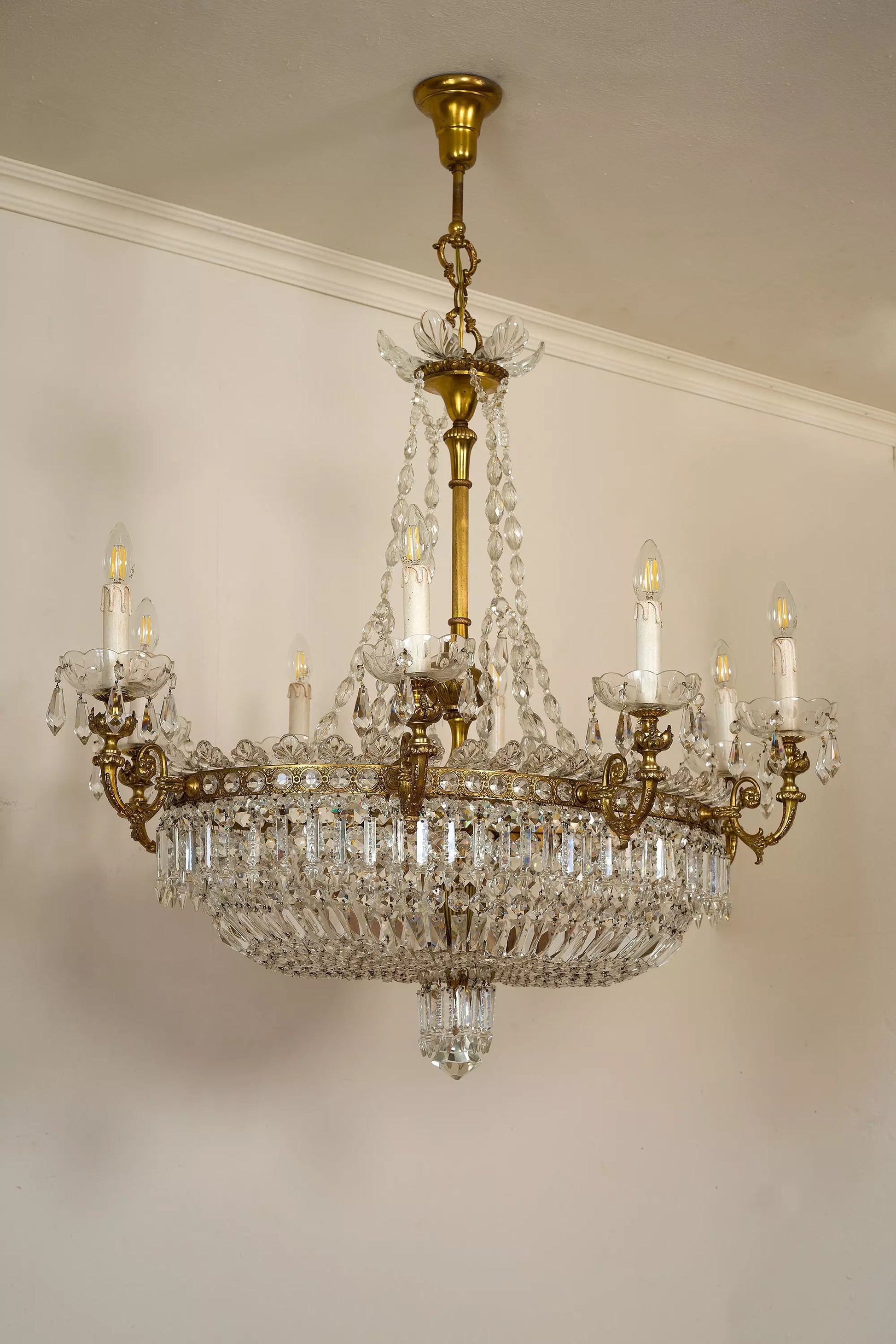 Lampadario Stile Impero anni '40 con gocce di cristallo pendenti.| Lo Stile Italiano
