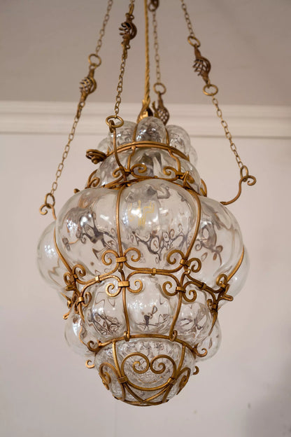 Lampada Vintage Veneziana: Realizzata artigianalmente negli anni '60 con Vetro Soffiato di Murano.| Lo Stile Italiano