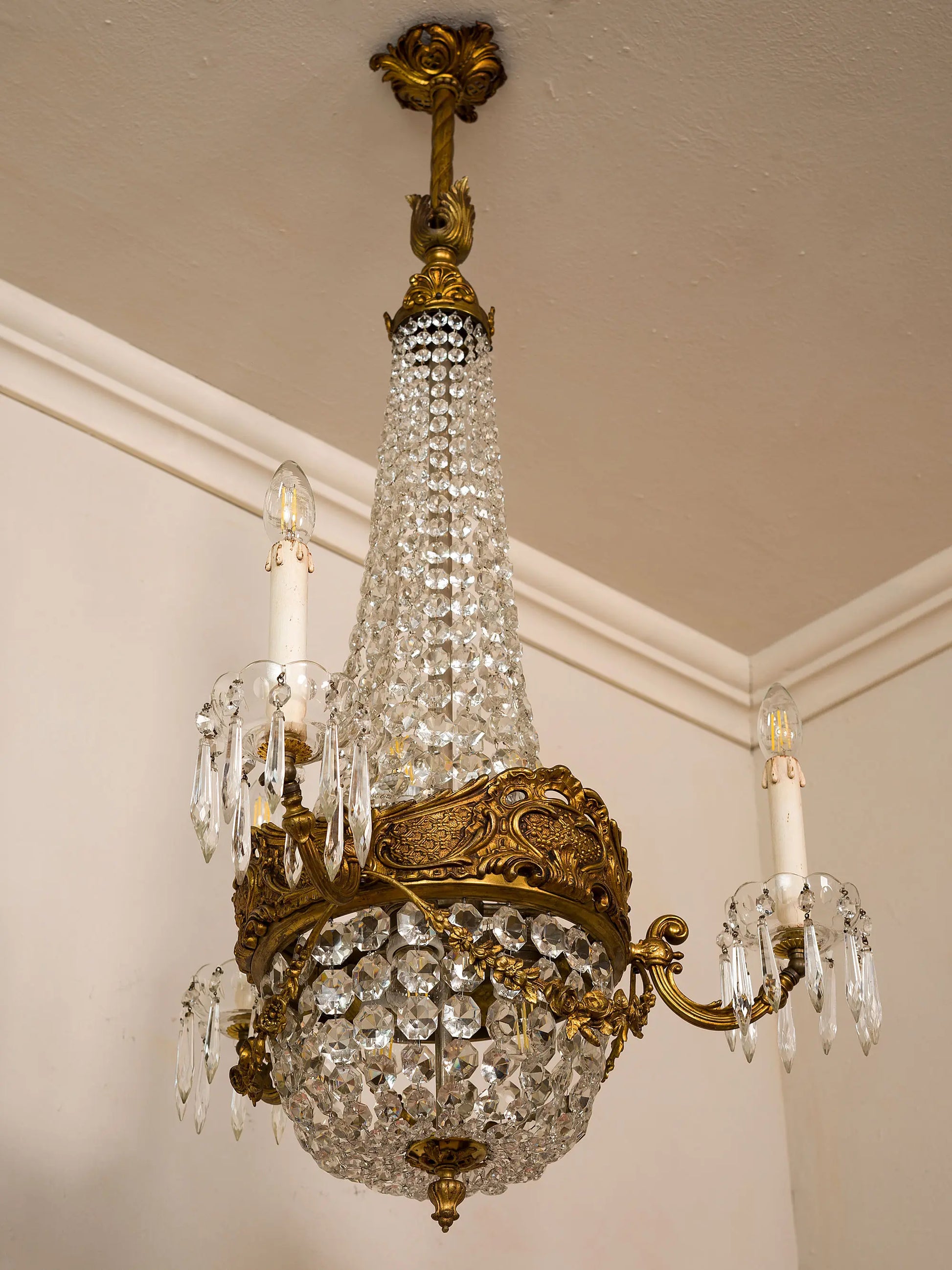 Lampadario vintage anni 30 in stile impero con decori Neoclassici. | Lo Stile Italiano