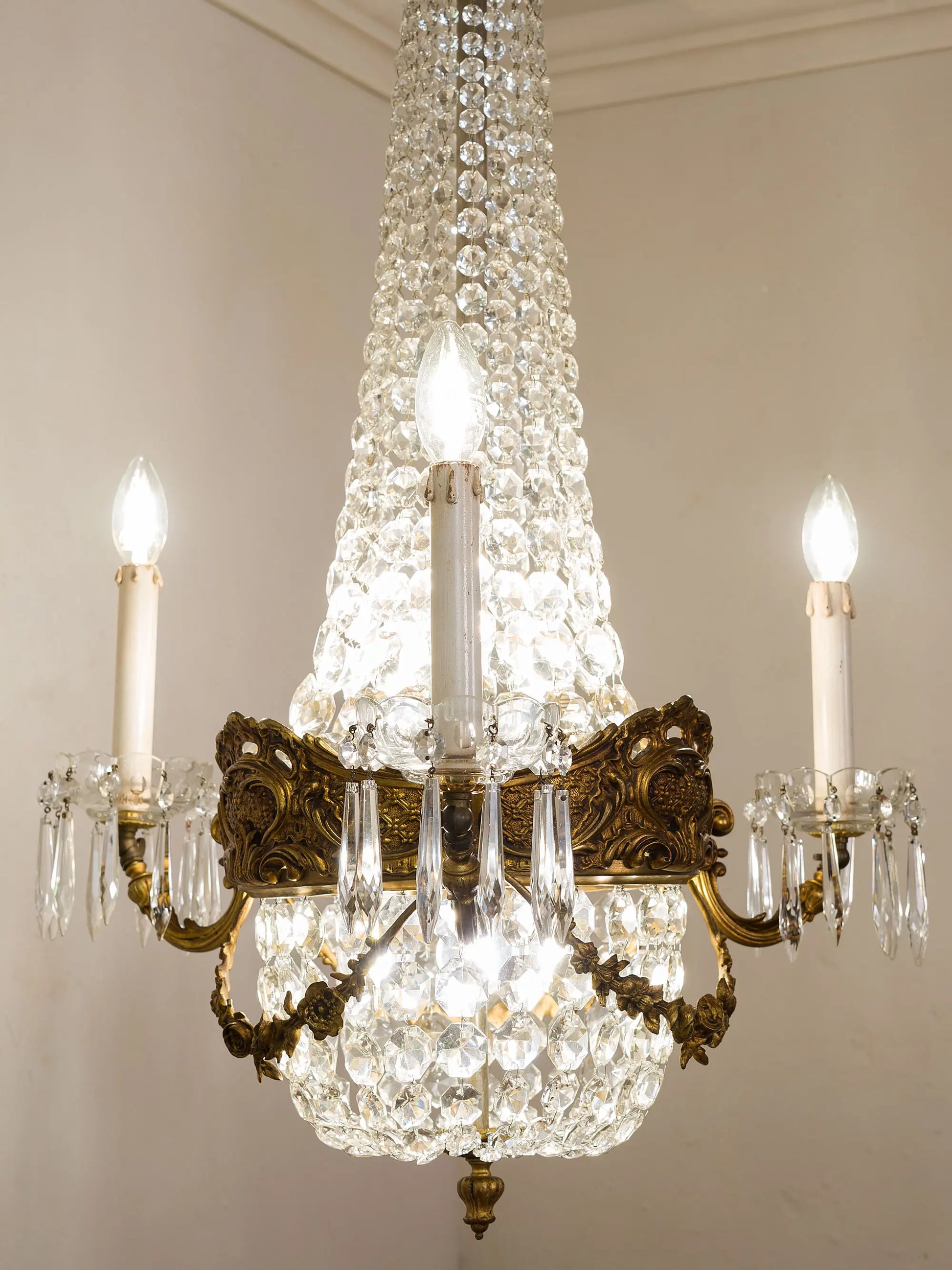 Lampadario Antico in stile Impero con 3 candele esterne e sei luci interne. | Lo Stile Italiano