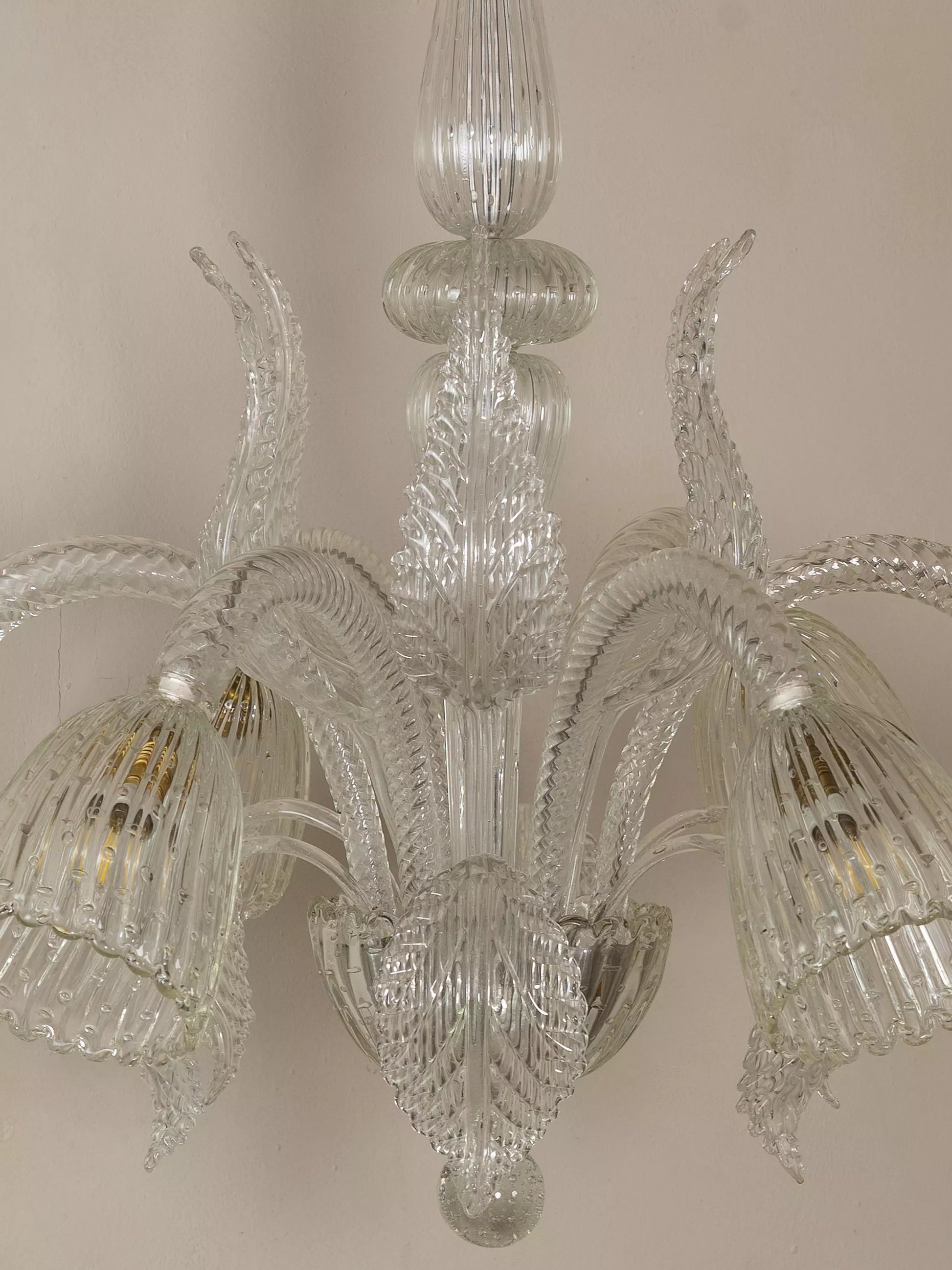 Particolare centrale del lampadario Barovier in vetro di Murano. | Lo Stile Italiano