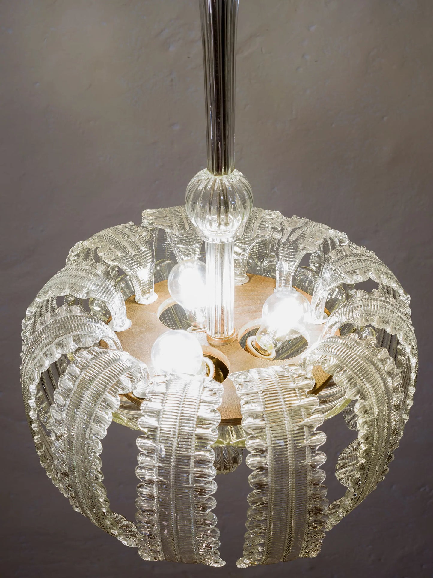 Lampadario Archimede Seguso con foglie rivolte verso il basso | Lo Stile Italiano