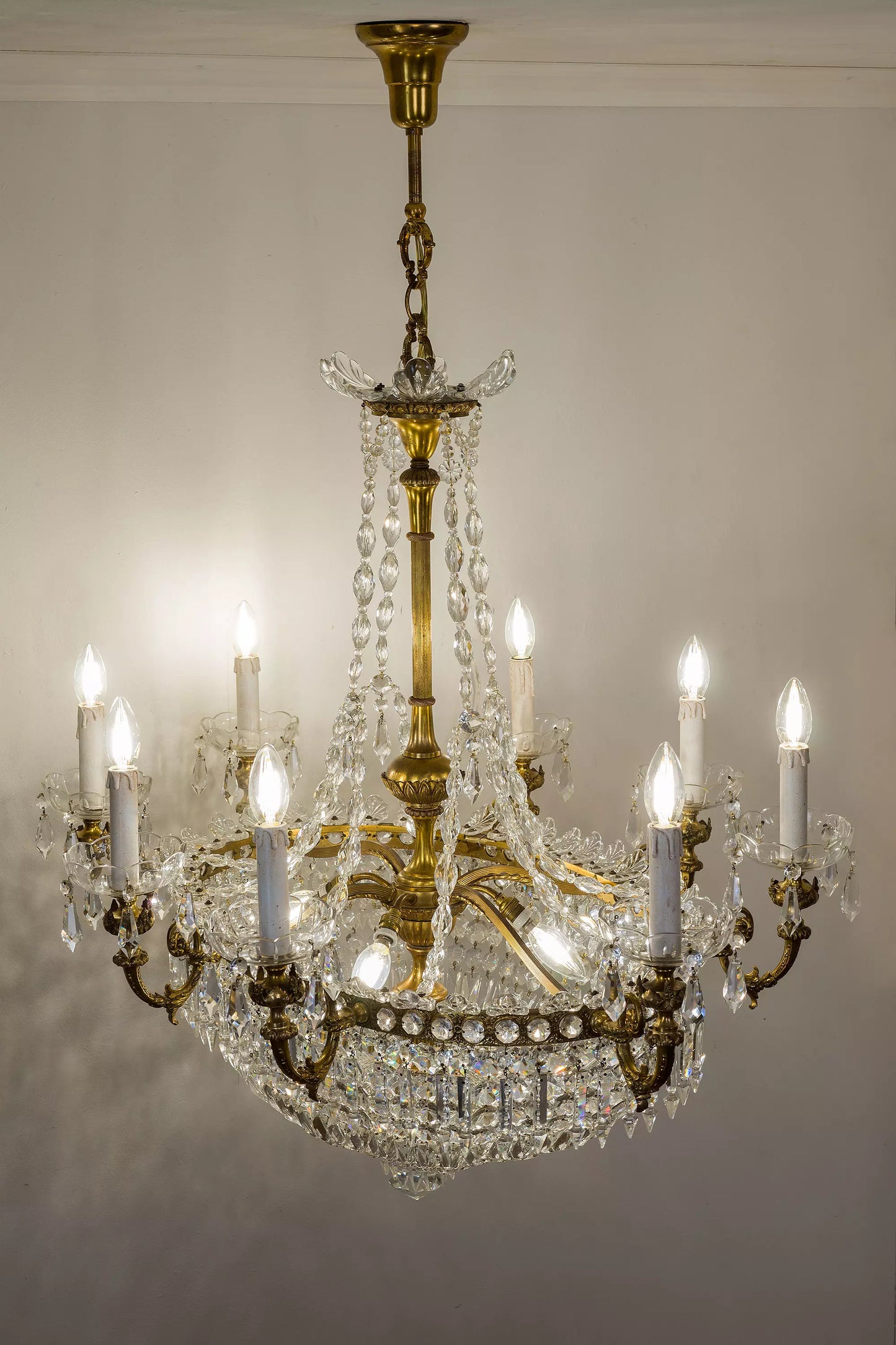 Elegante lampadario Mid Century adatto per grandi soggiorni.| Lo Stile Italiano