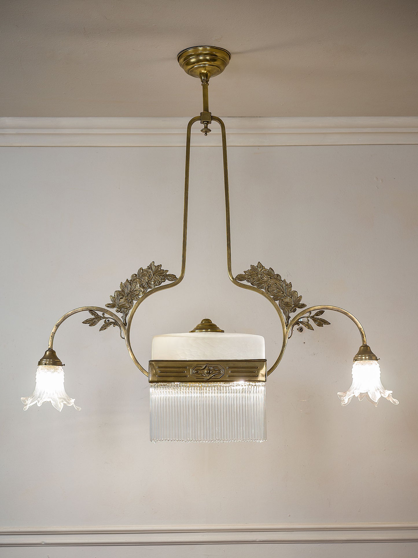 Lampadario antico Liberty (Art Nouveau) 1910 in ottone e vetro di Murano - Lo Stile Italiano.