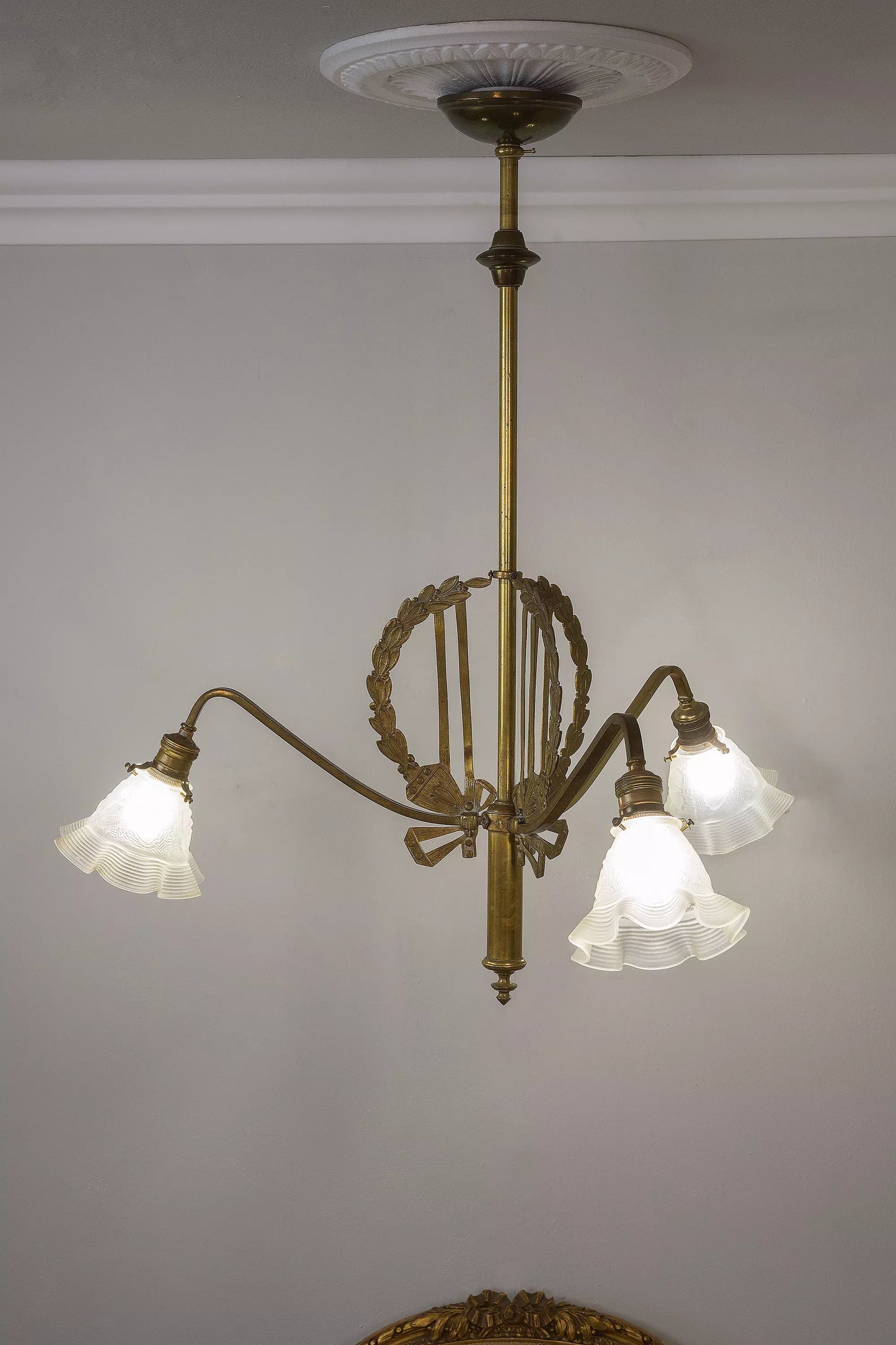 Lampadario Vintage di ottone a tre luci.| Lo Stile Italiano