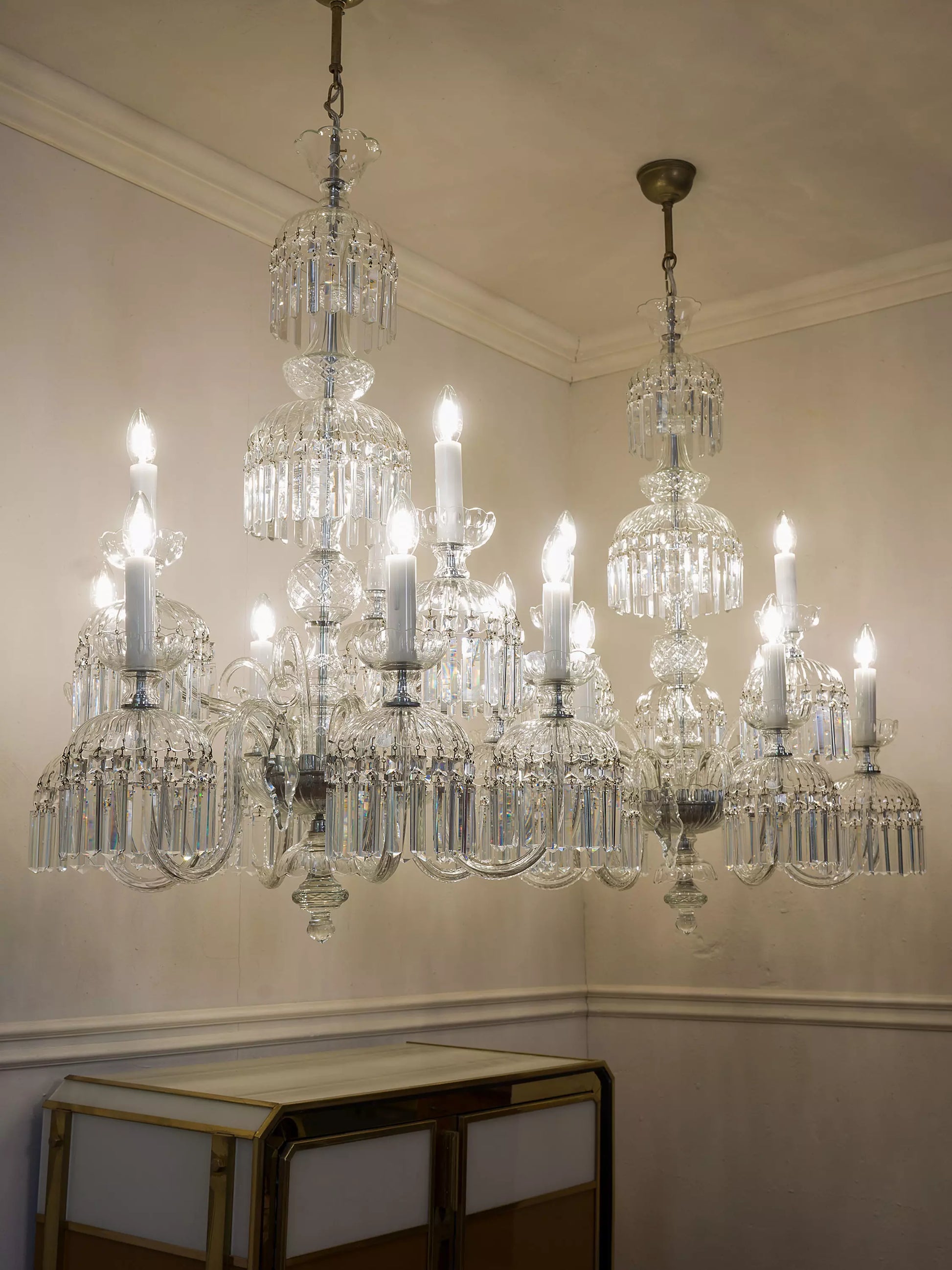 Coppia di lampadari antichi a nove luci in  cristallo | Lo Stile Italiano