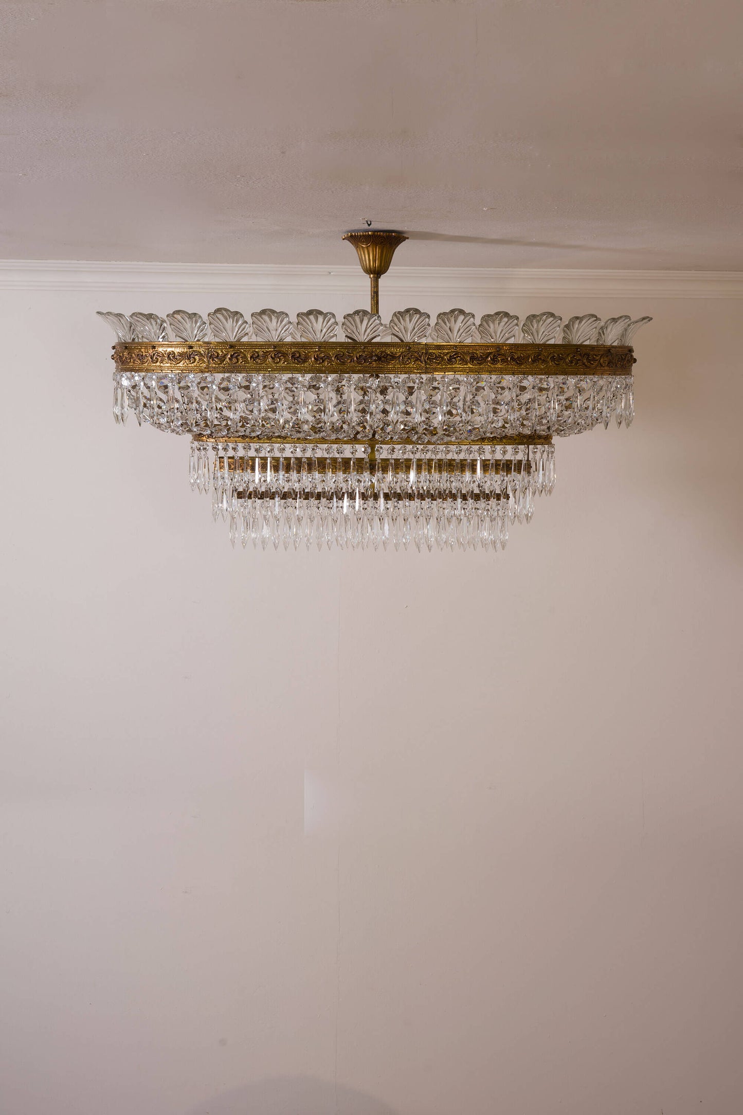Lampadario di lusso Ovale in stile Impero con lampadine dimmerabili. | Lo Stile Italiano