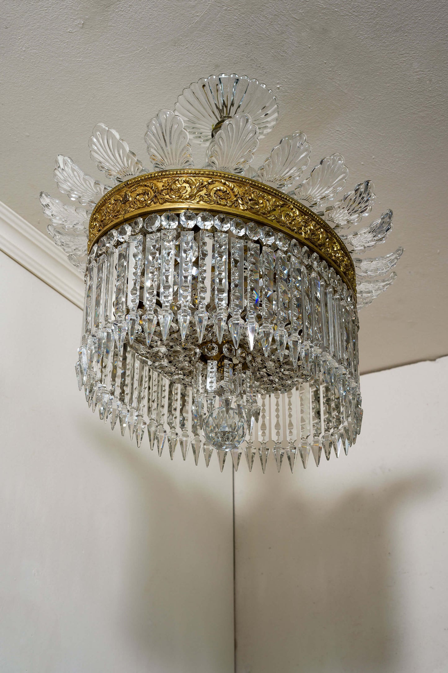 Lampadario in cristallo e bronzo a forma di mongolfiera ovale, Vintage anni '40.| Lo Stile Italiano