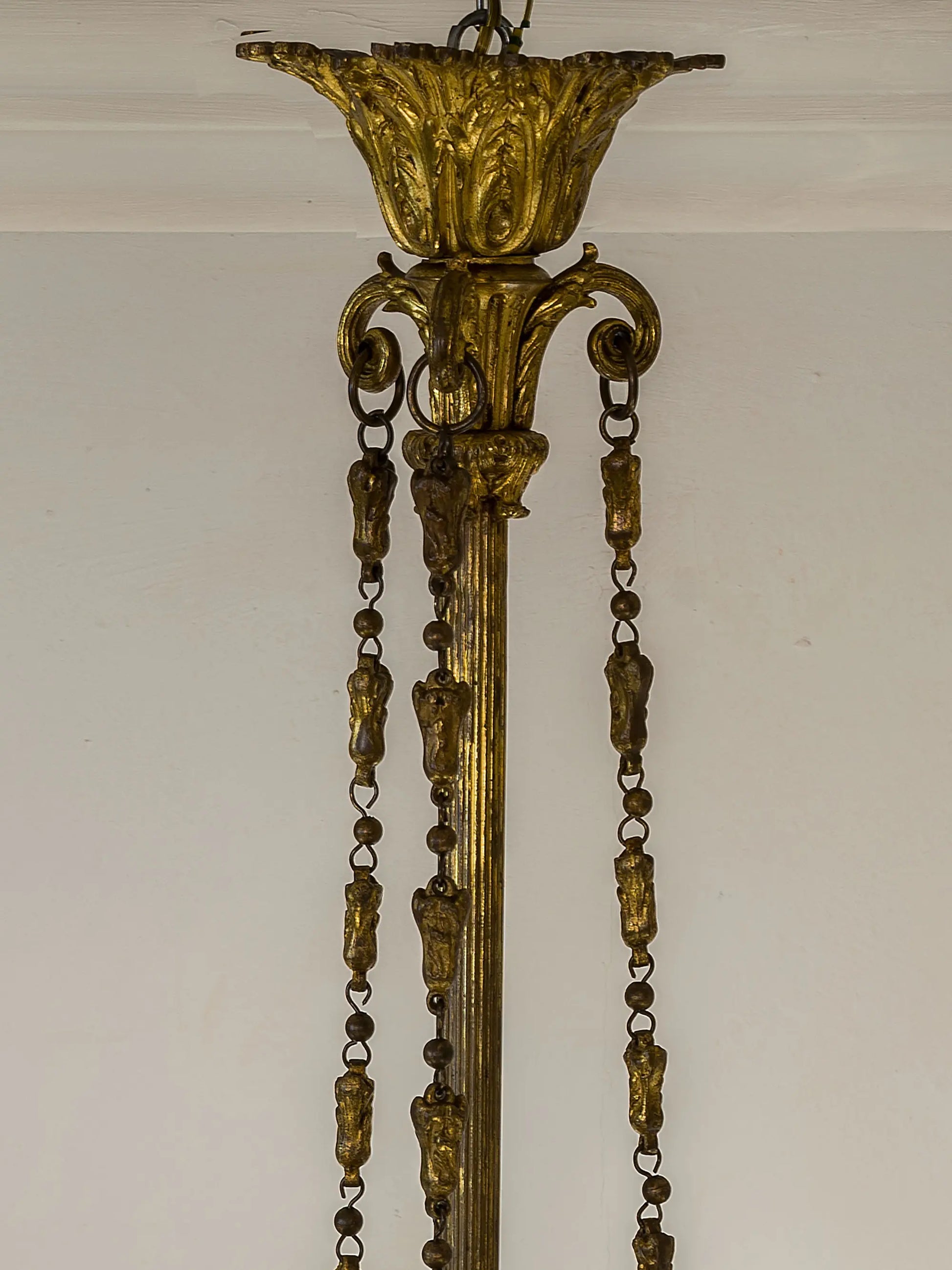 Particolare della parte alta del lampadario | Lo Stile Italiano