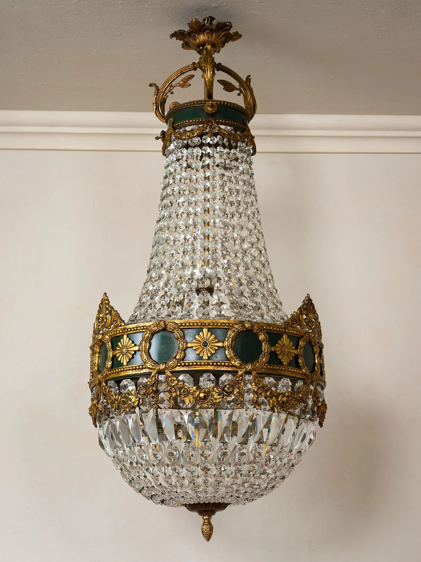 Grande lampadario Vintage anni '40 in cristallo e ottone dorato | Lo Stile Italiano