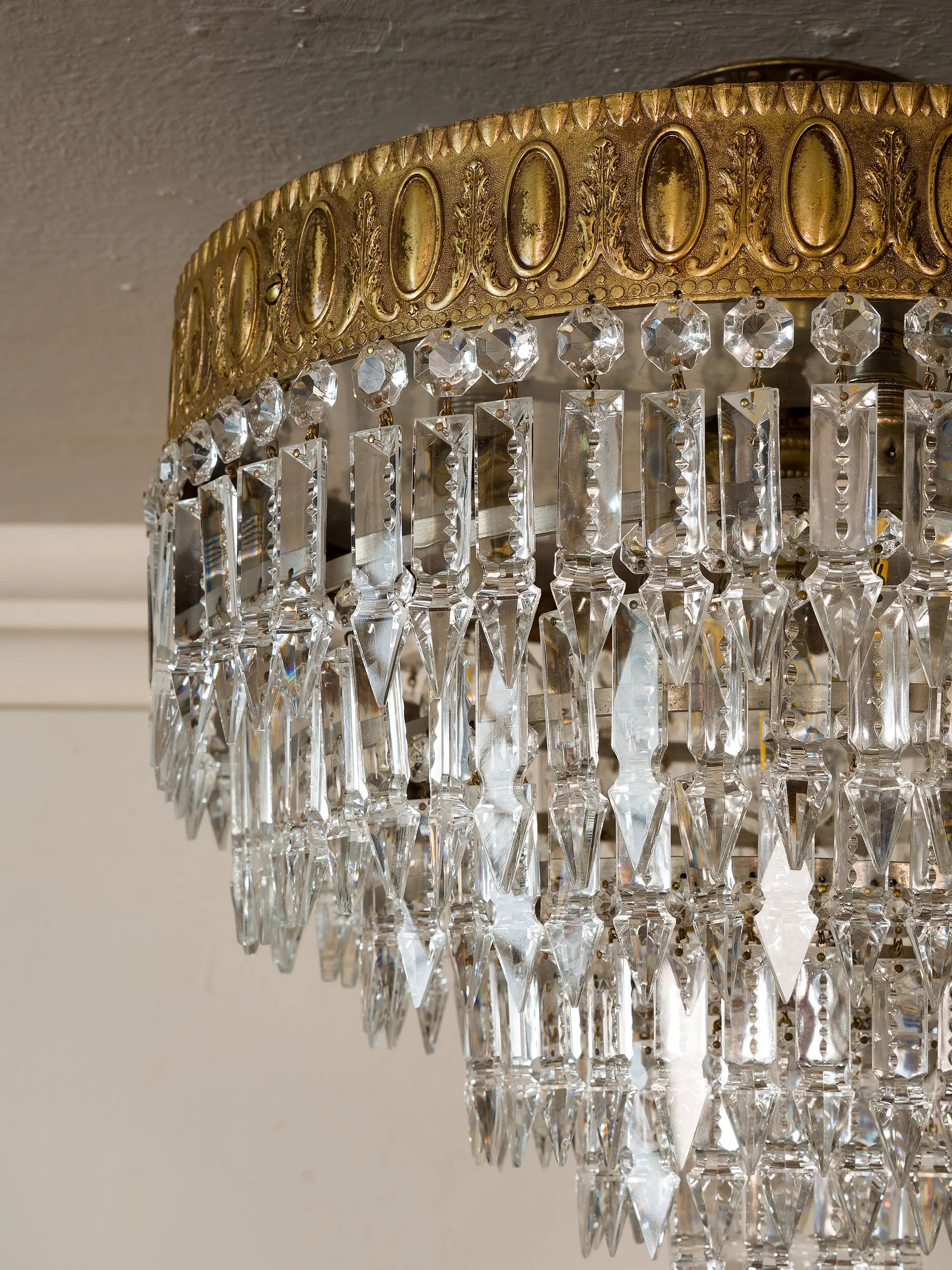 Plafoniera da soffitto vintage restaurata, con vetri molati concentrici. | Lo Stile Italiano