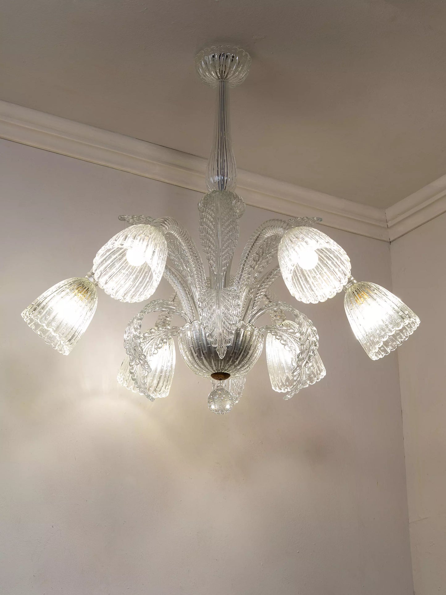 Lampadario antico in vetro di Murano a sei luci con dodici foglie.| Lo Stile Italiano