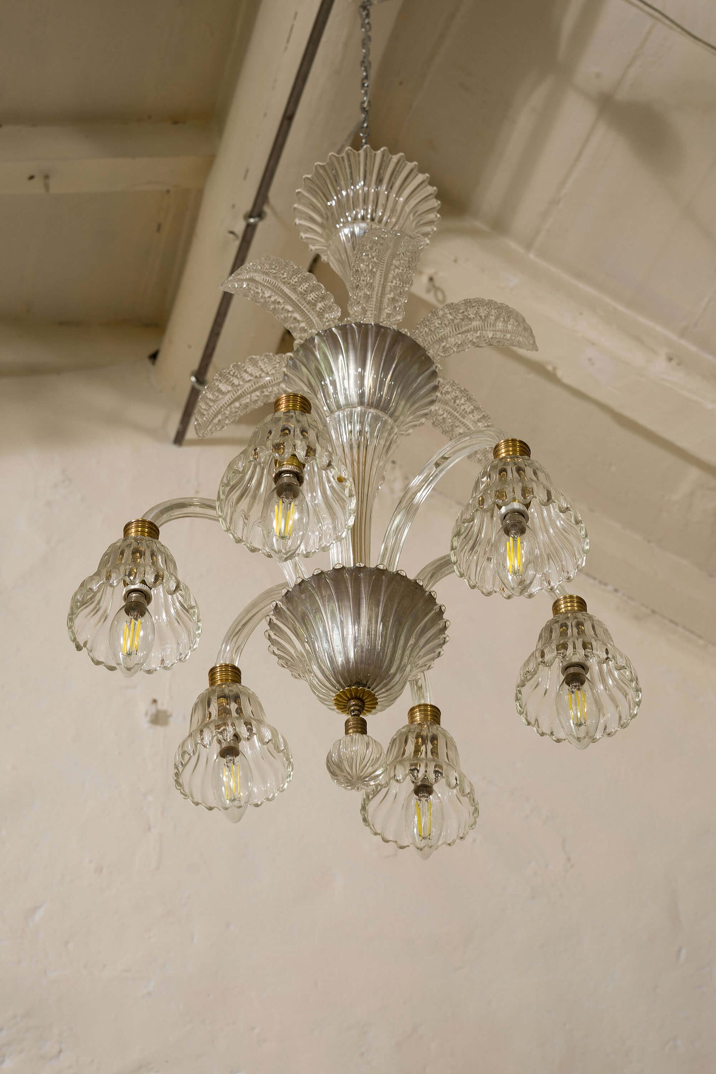 Illuminazione incantevole: lampadario a sei luci per un effetto mozzafiato.. | Lo Stile Italiano
