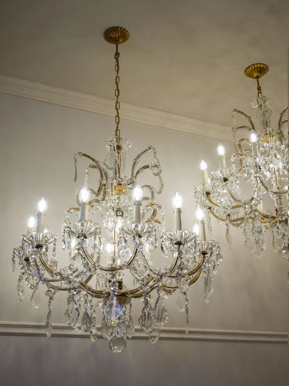 Lampadari antichi stile Maria Teresa con struttura dorata e cristalli molat | Lo Stile Italiano