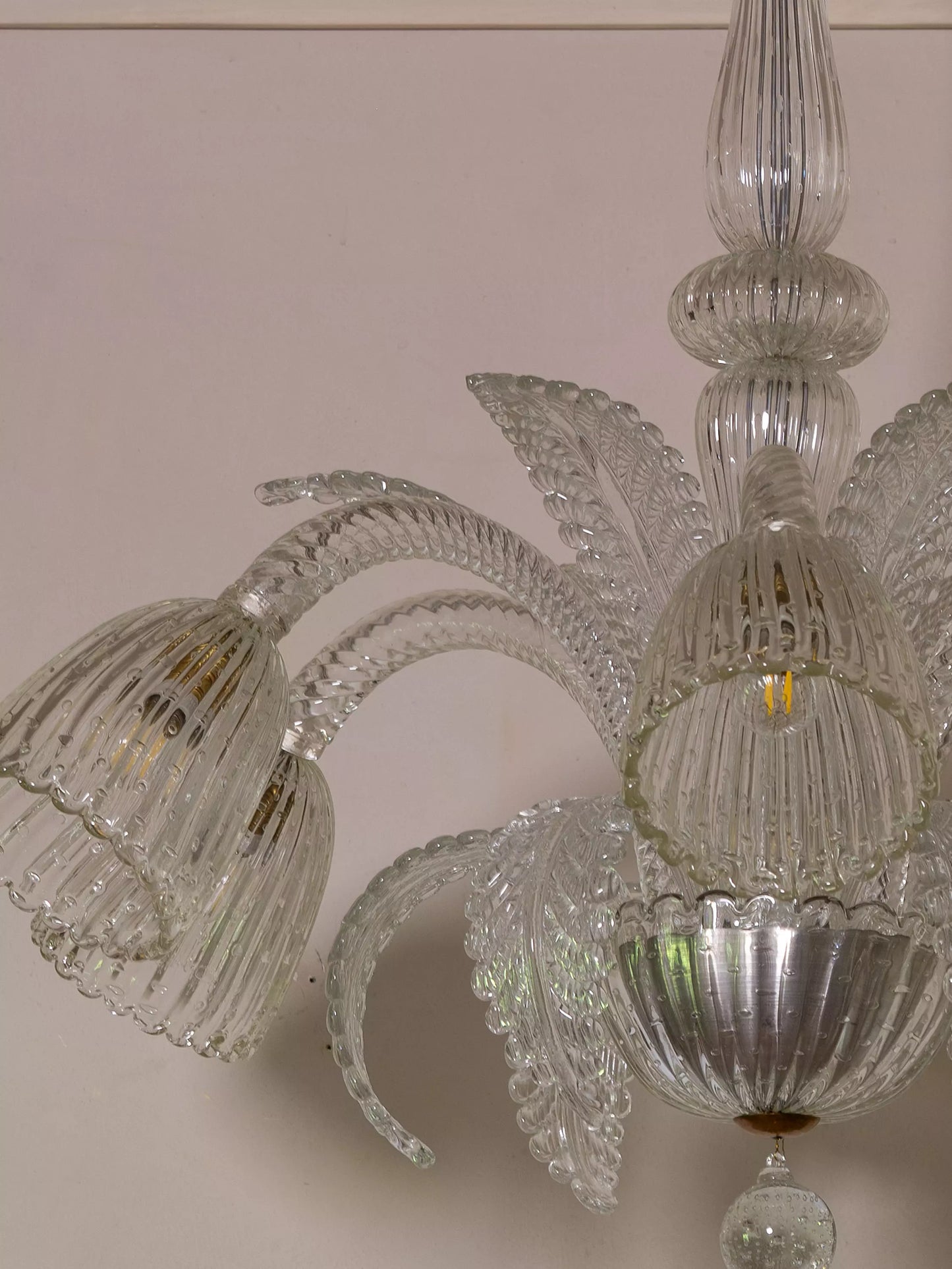 Lampadario con coppe e foglie in vetro antico veneziano.| Lo Stile Italiano