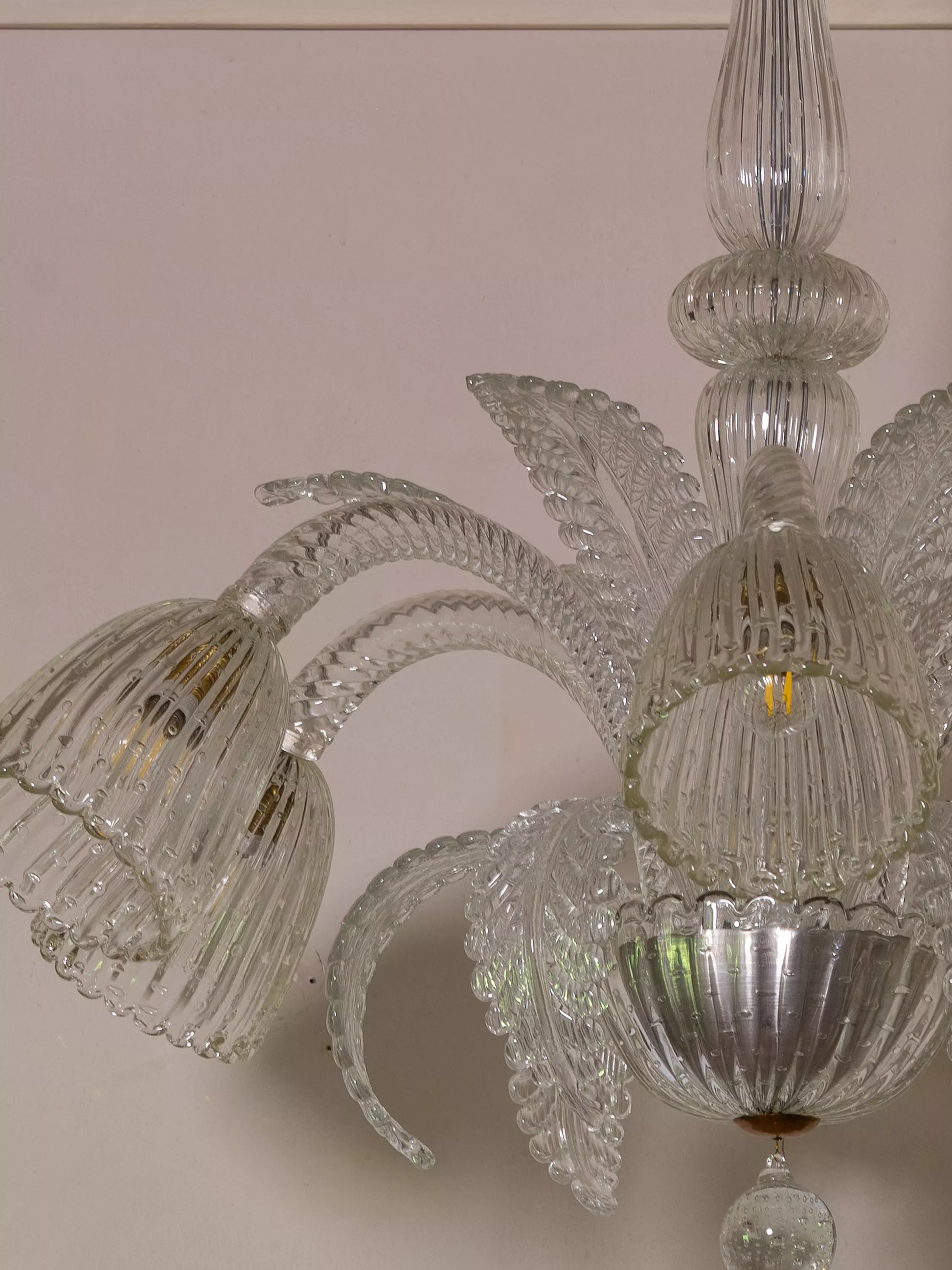 Lampadario con coppe e foglie in vetro antico veneziano.| Lo Stile Italiano