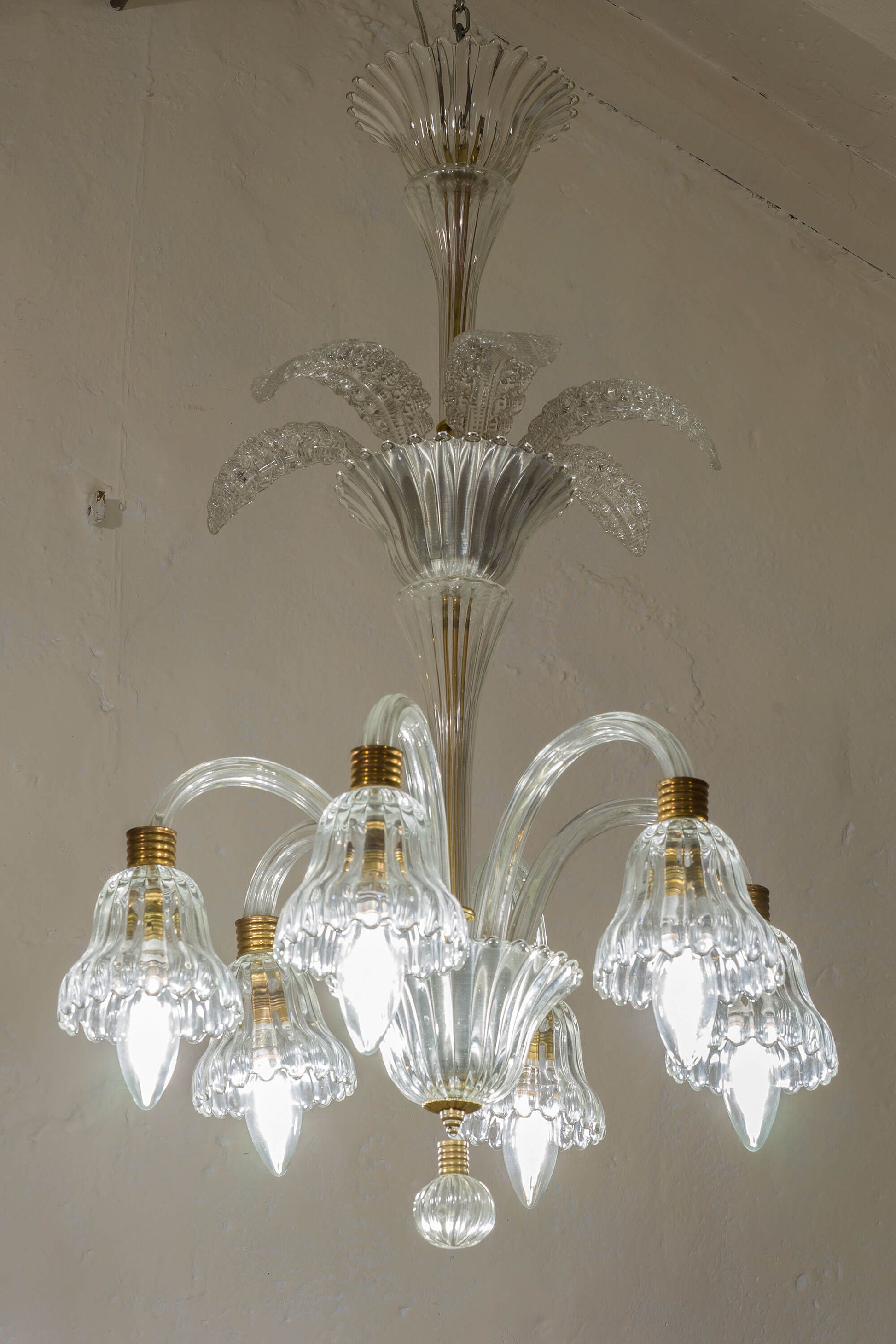 Aggiungi un tocco di stile classico con il nostro lampadario in vetro soffiato.. | Lo Stile Italiano