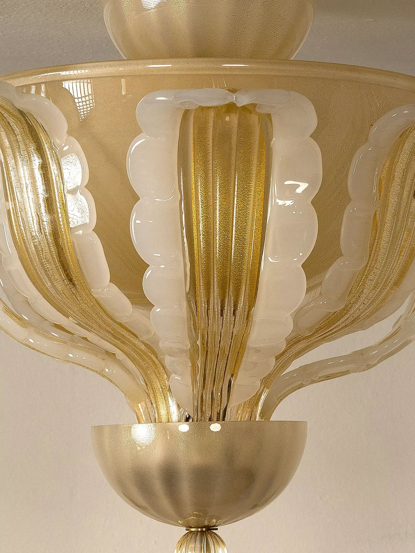 Plafoniera Murano ambra e avorio con filigrana in oro. - Lo Stile Italiano